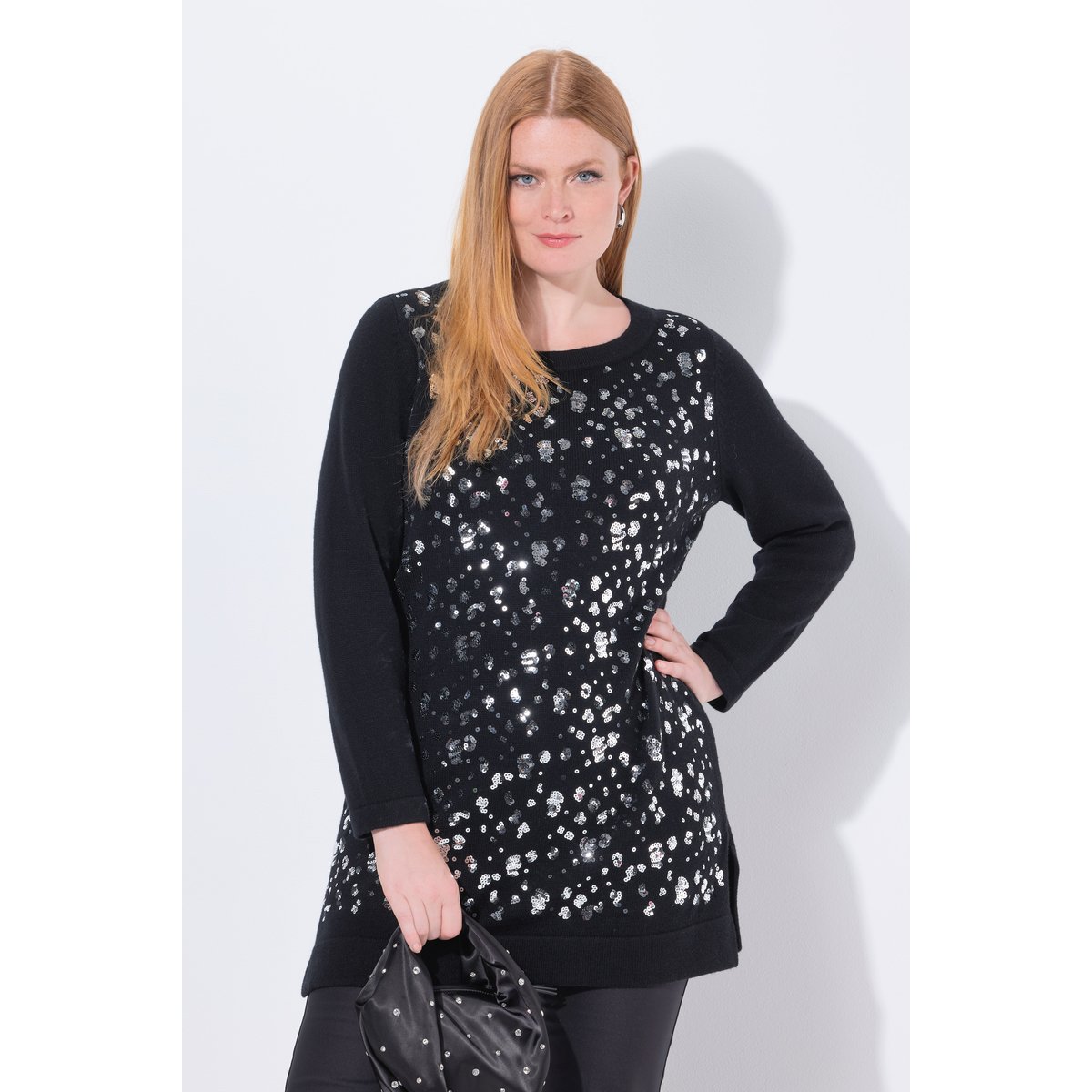 Pull à sequins. Encolure ronde et manches noir, ULLA POPKEN