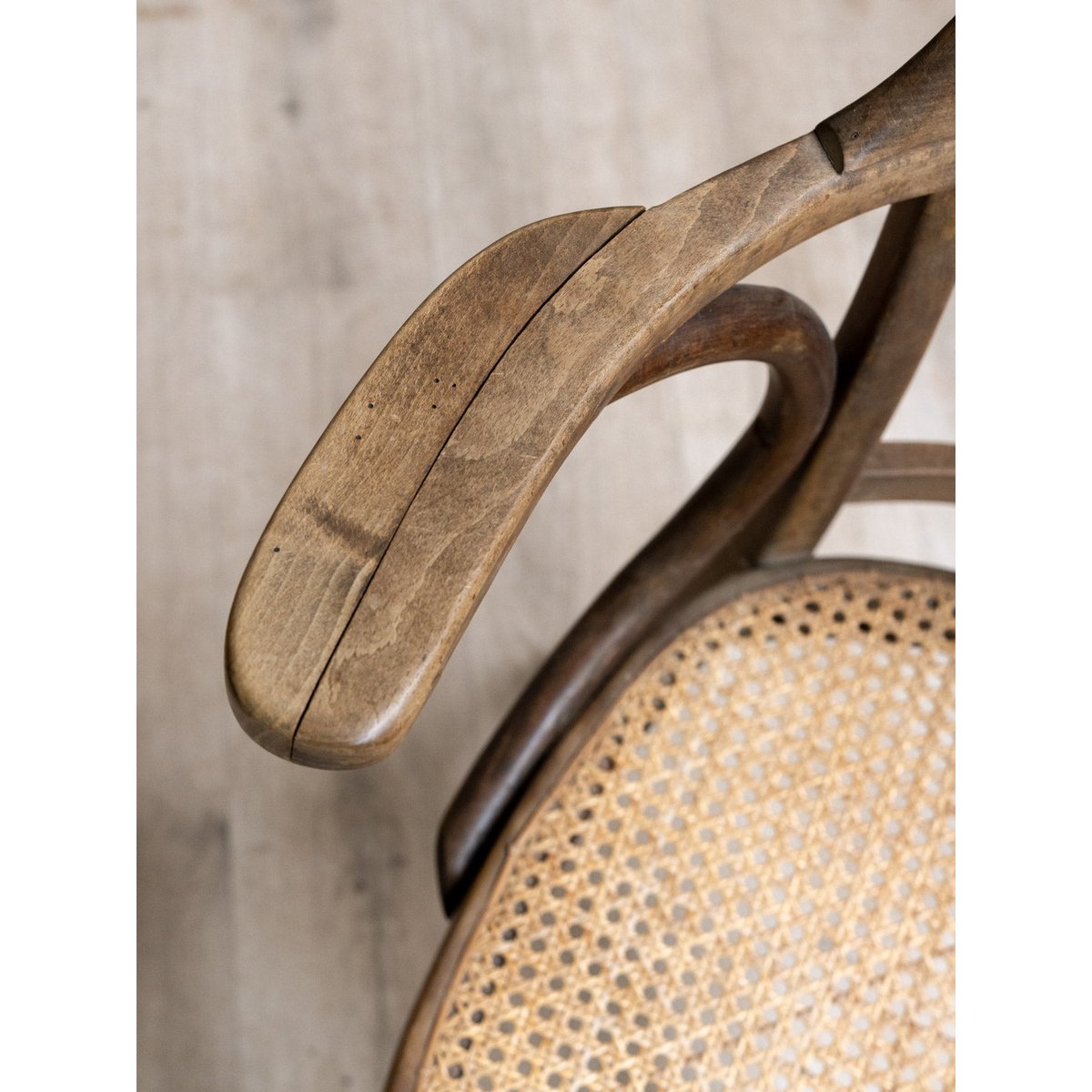 Fauteuil en cannage et bois courbé Ernest N°1623 - Bon état bois foncé, DEBONGOUT