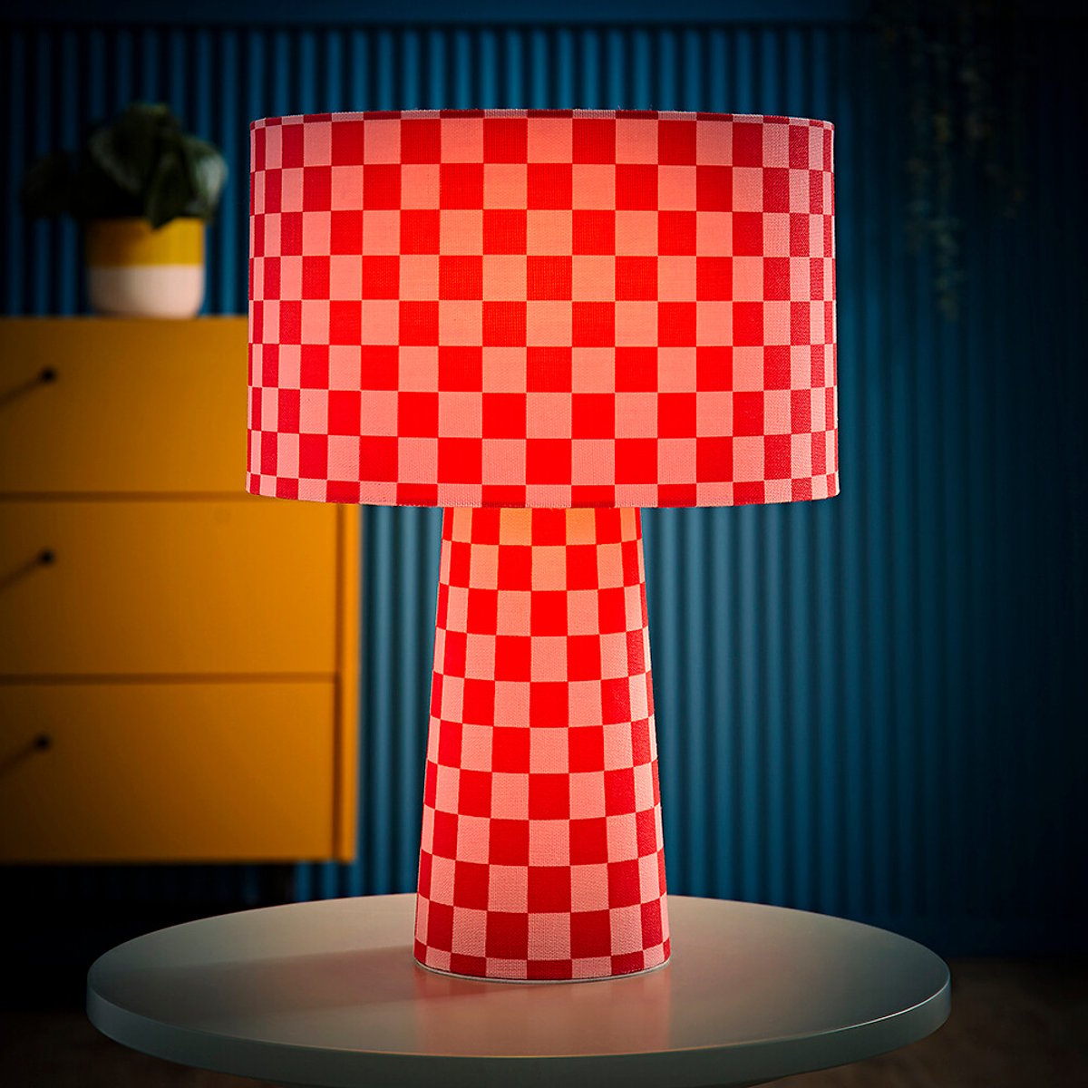 Pete Checkerboard Full Fabric Table Lamp with Drum Shade pink, SO'HOME