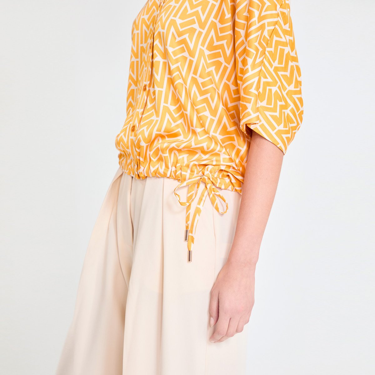 Chemise fluide imprimée avec lien de resserrage sur la taille jaune, LOLA CASADEMUNT