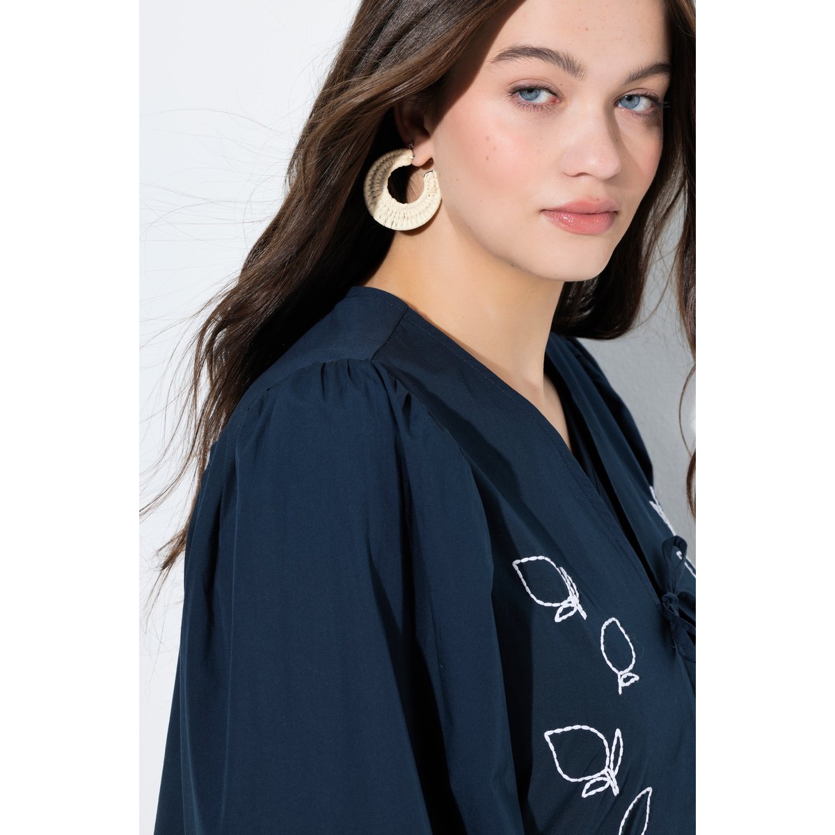 Chemisier esprit blouse avec broderies marine, ULLA POPKEN