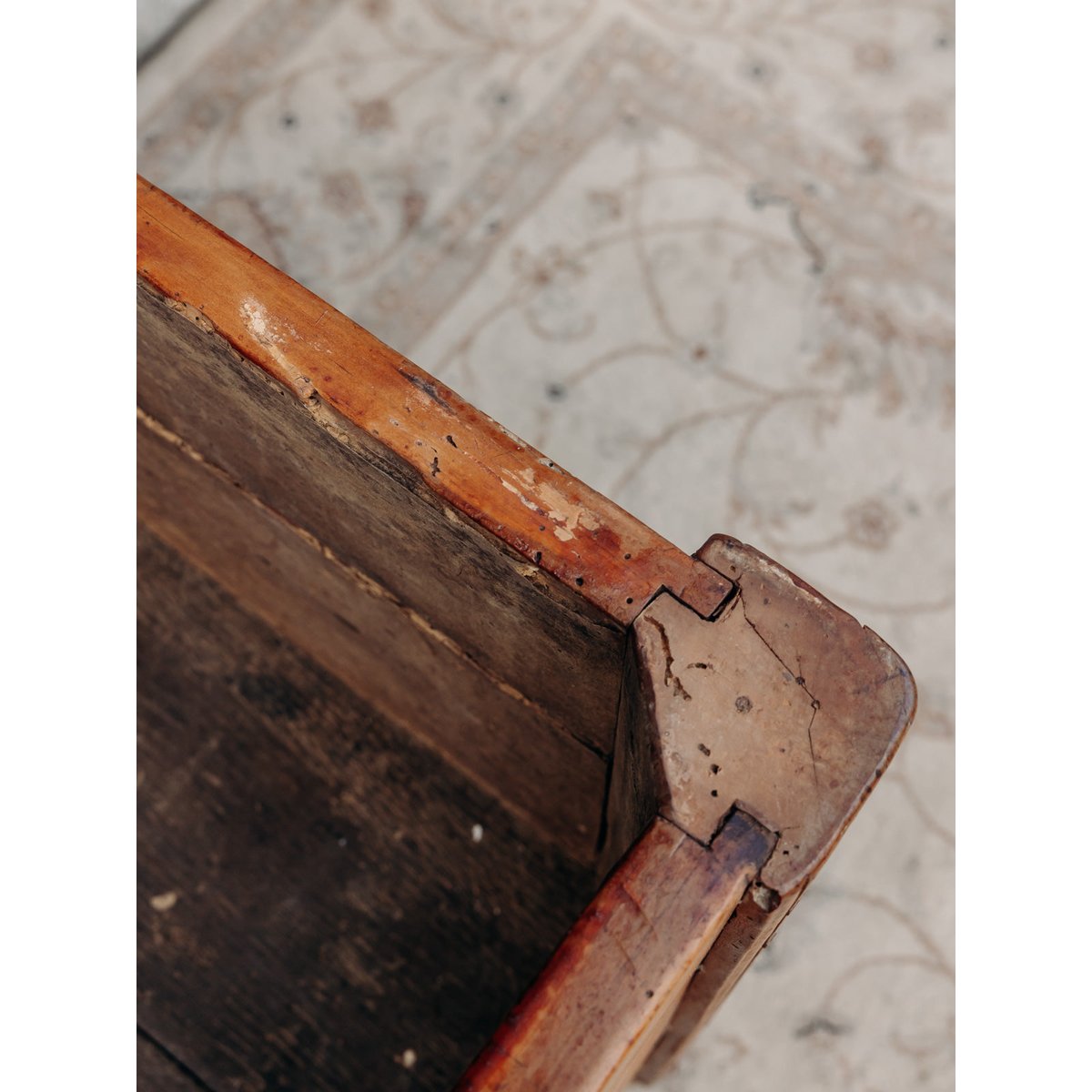 Grand coffre en bois Lucien N°96 - Bon état bois foncé, DEBONGOUT