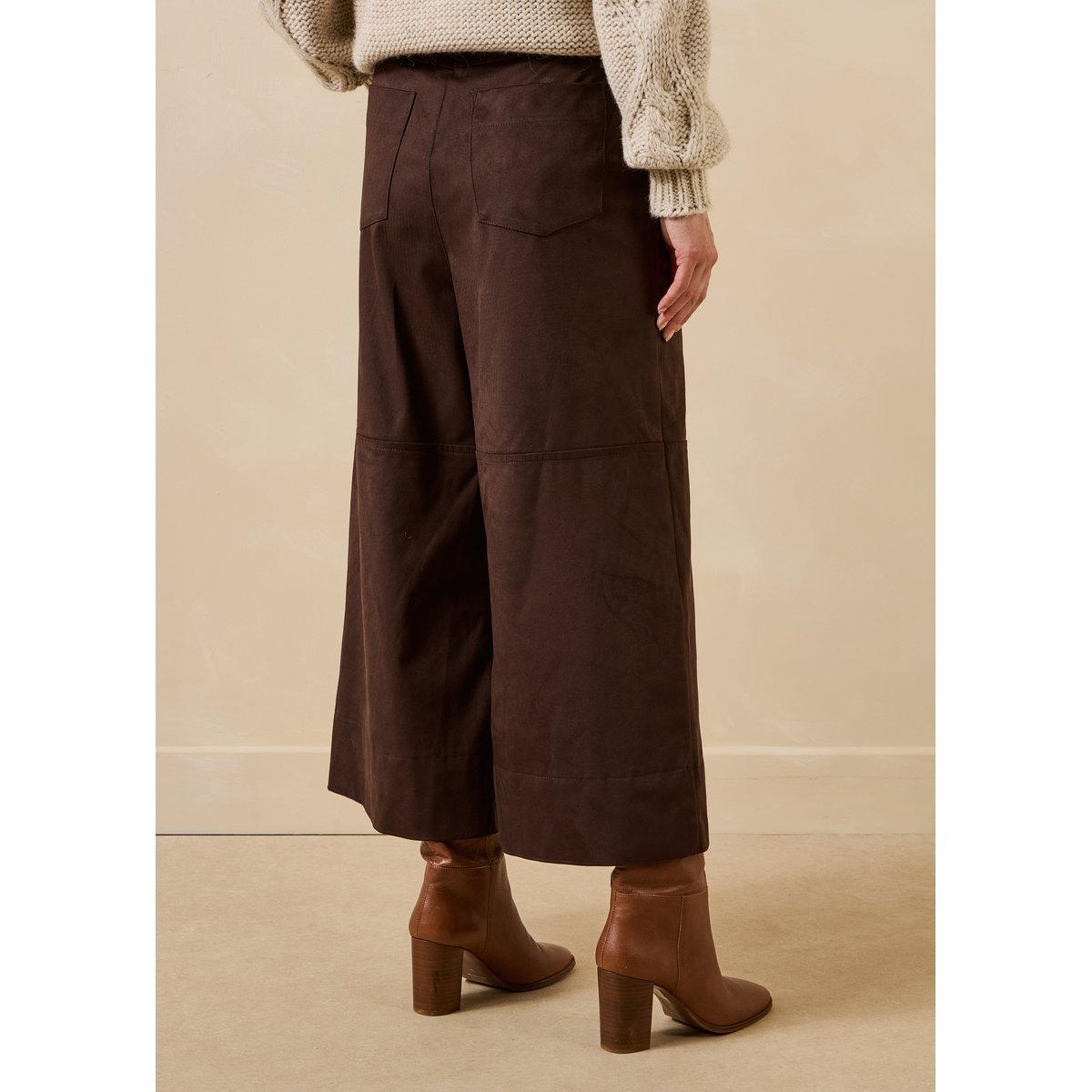 Pantalon cropped et large en suédine ganache, LA FEE MARABOUTEE