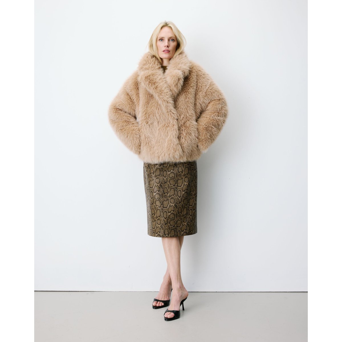 Manteau Imitation fourrure croisé beige Amy beige, GRACE & MILA