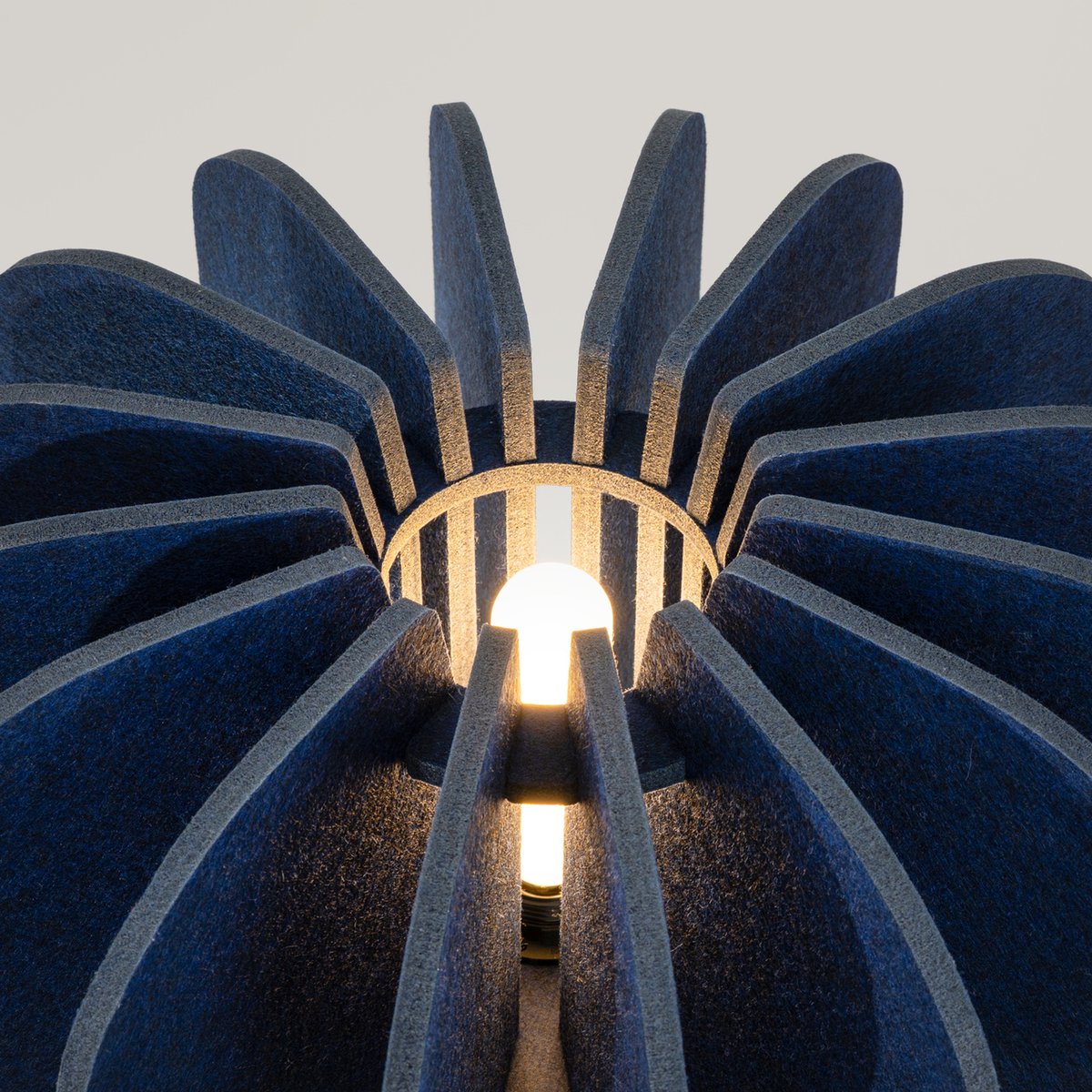 Lampadaire Feutre Bleu E27 1 Mula bleu, EDEN