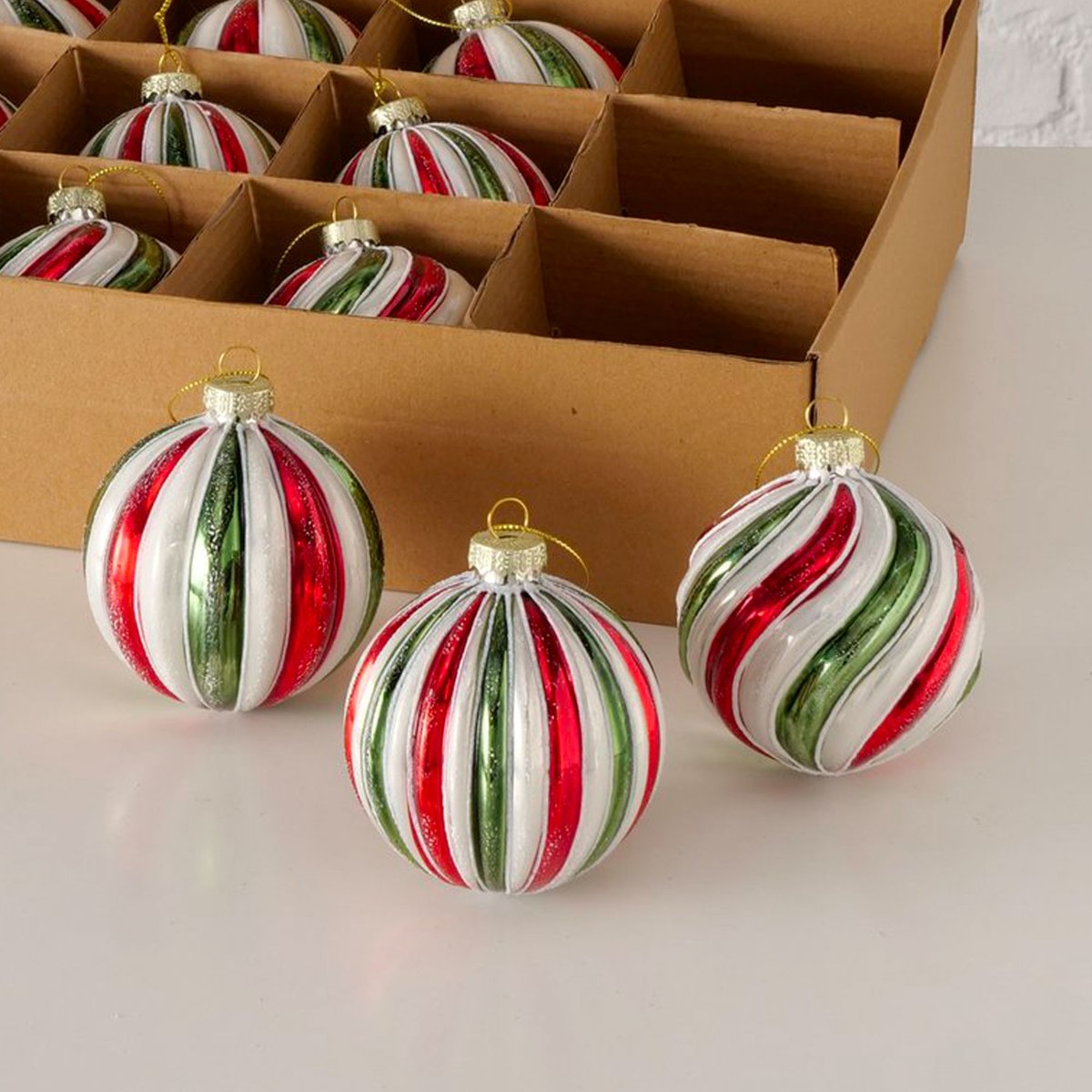 Set de 3 boules de Noël en verre laqué rouge, vert, blanc 7.5x7.5x8cm multicolore, WADIGA