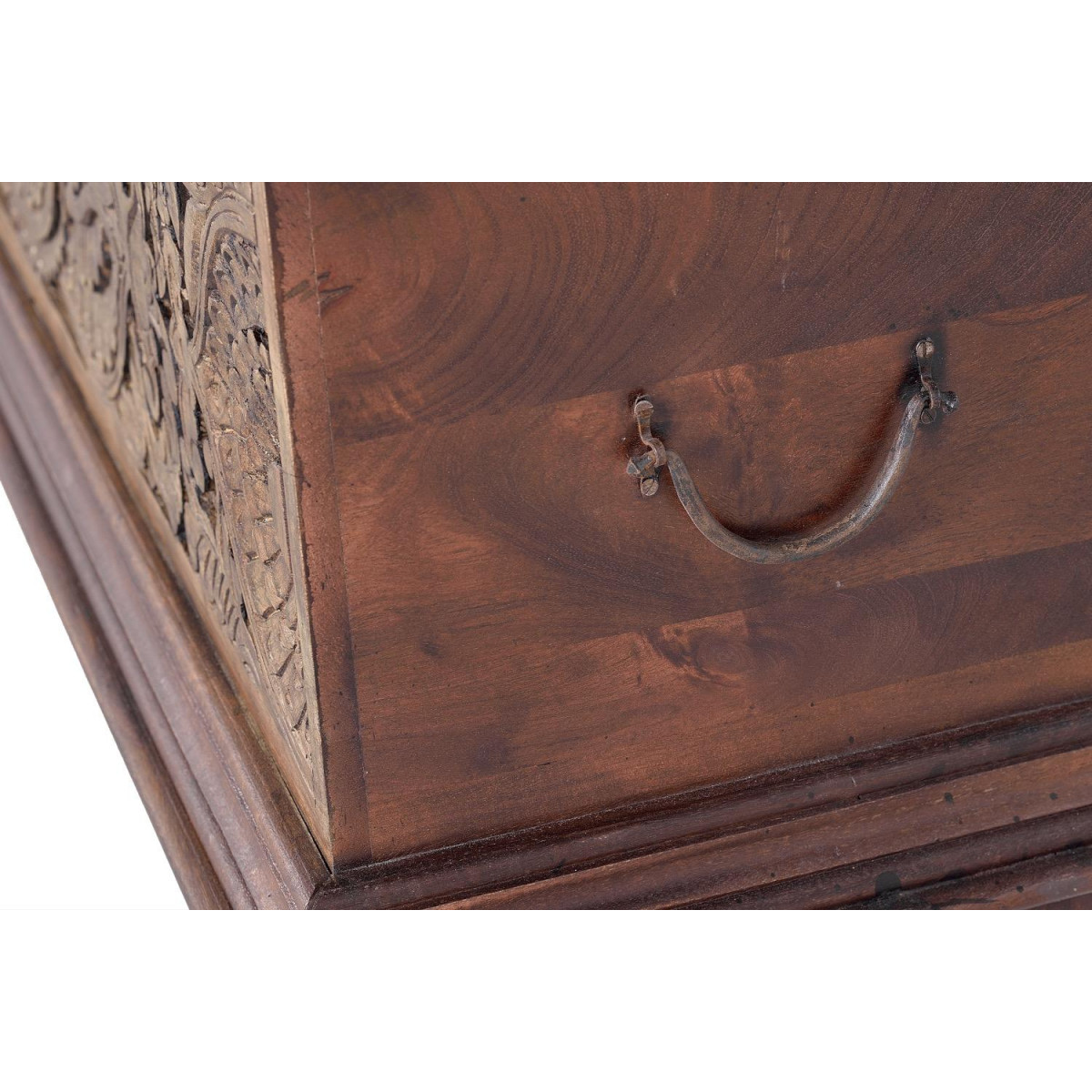Coffre marron, DECORATION D’AUTREFOIS
