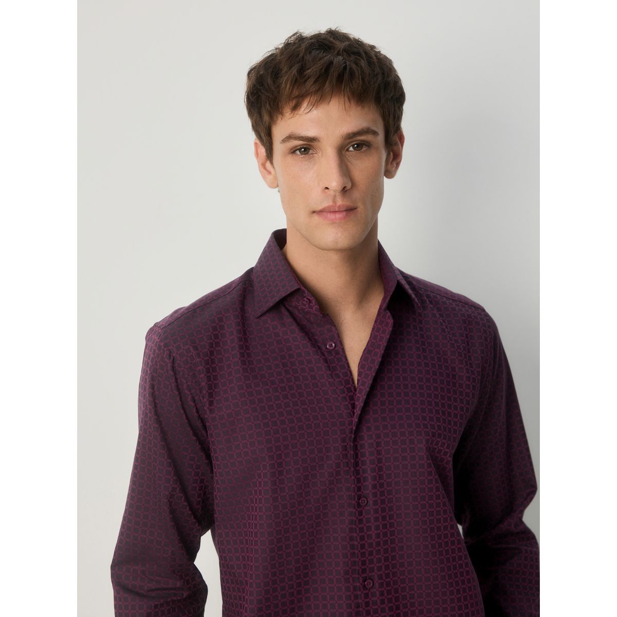 Chemise manches longues à imprimé géo rouge bordeaux, NEXT