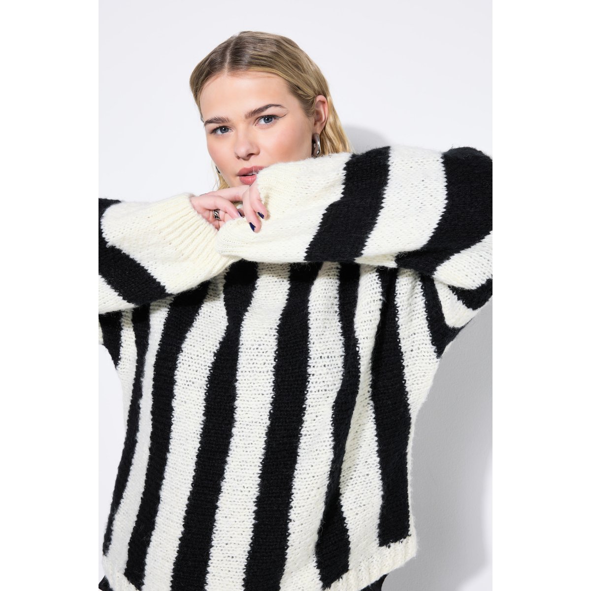 Pull oversize, rayures verticales noir, STUDIO UNTOLD