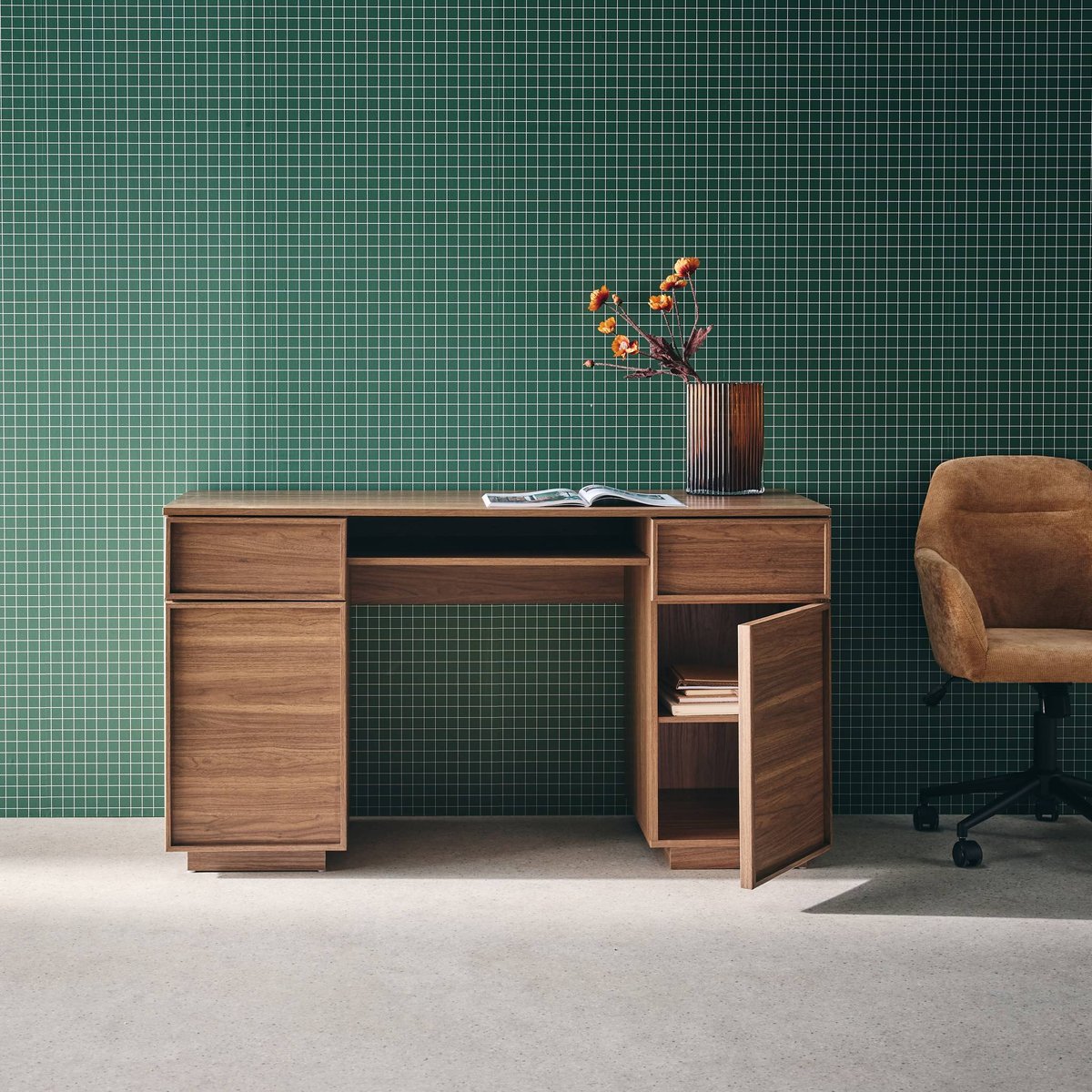 Bureau décor bois 2 portes 2 tiroirs 1 niche 140cm KUBA noyer, SWEEEK