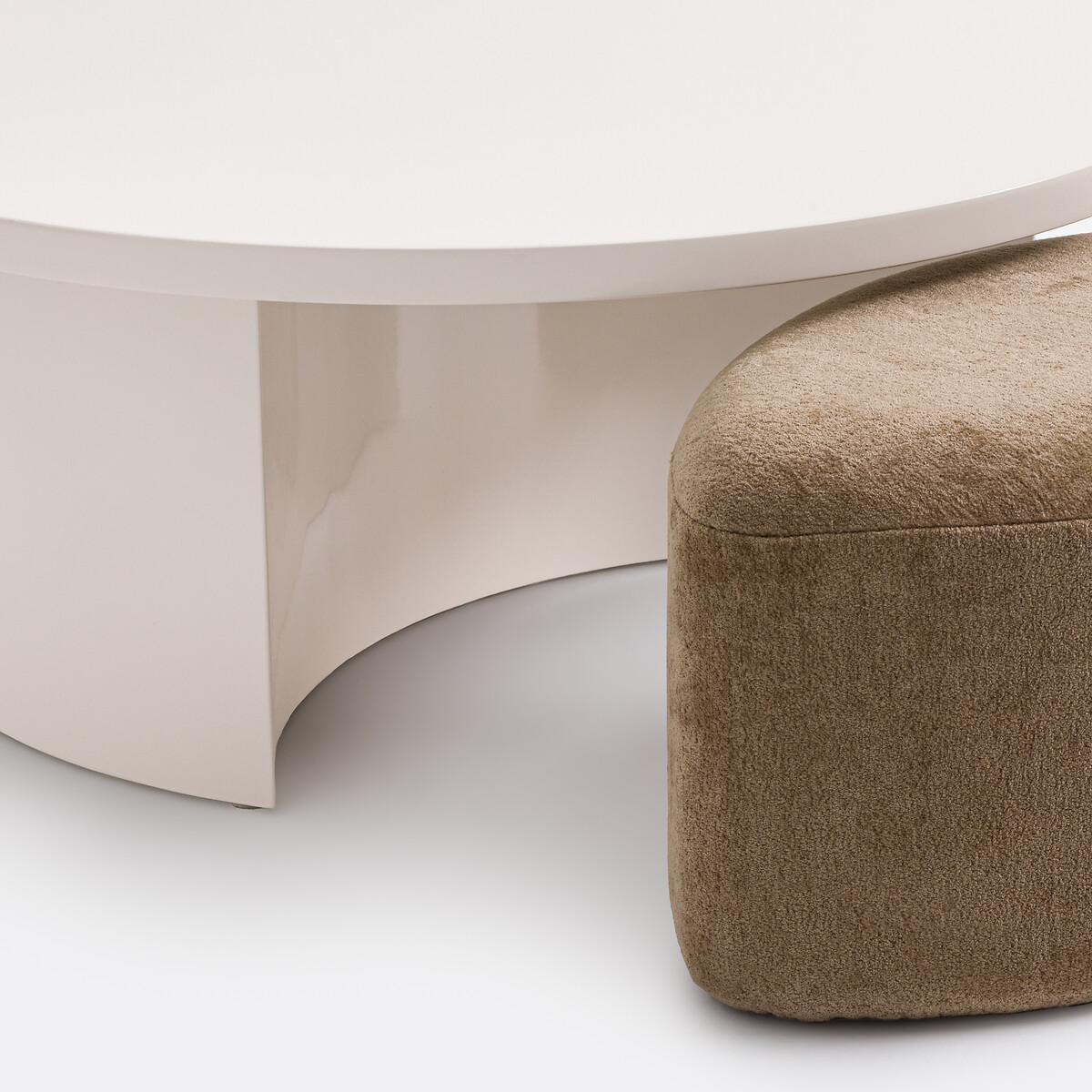 Table basse laquée, et ses 2 poufs en tissu texturé, JEN ecru, LA REDOUTE INTERIEURS