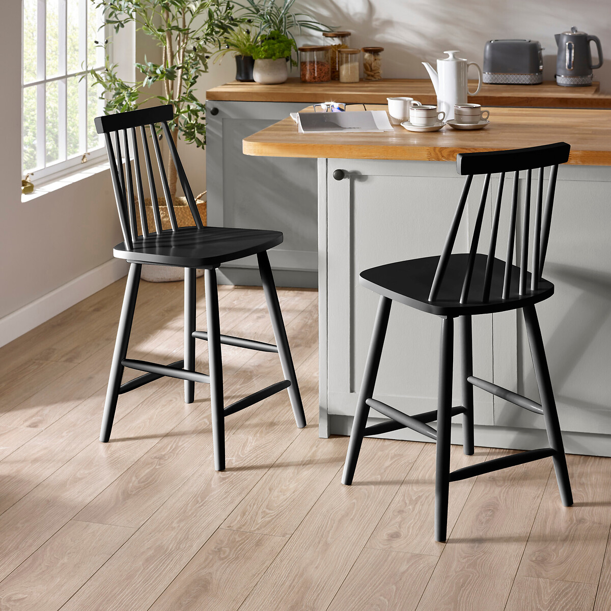 Aveline Spindle Back Solid Wood Bar Stool black, SO'HOME