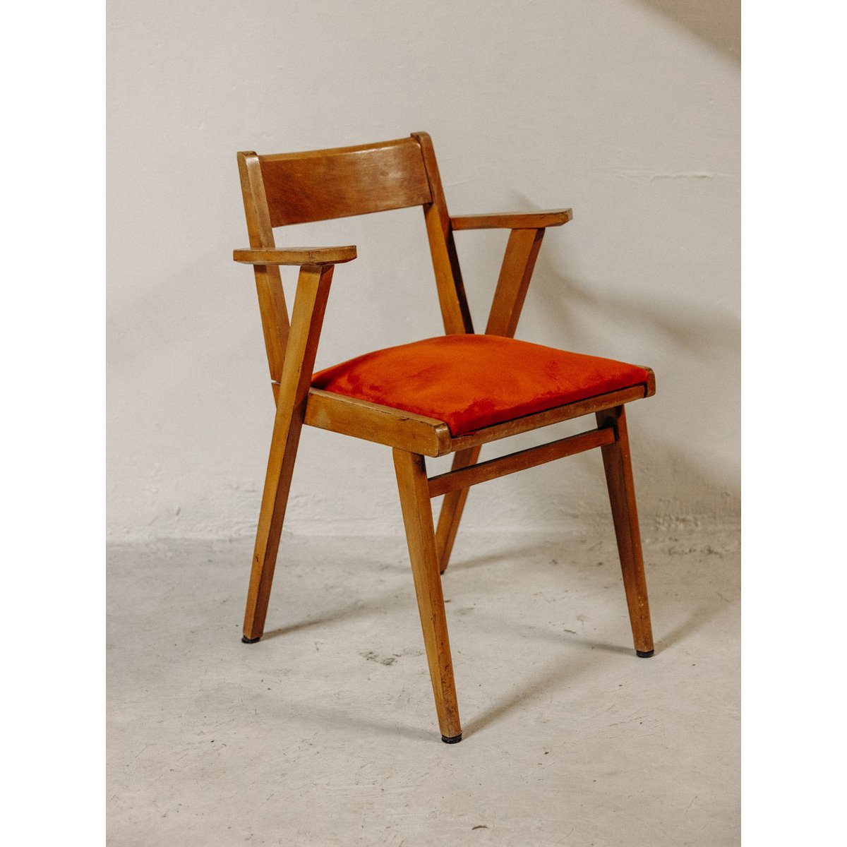 Fauteuil restauré aux lignes élégantes Jakob N°1380 - Bon état orange, DEBONGOUT