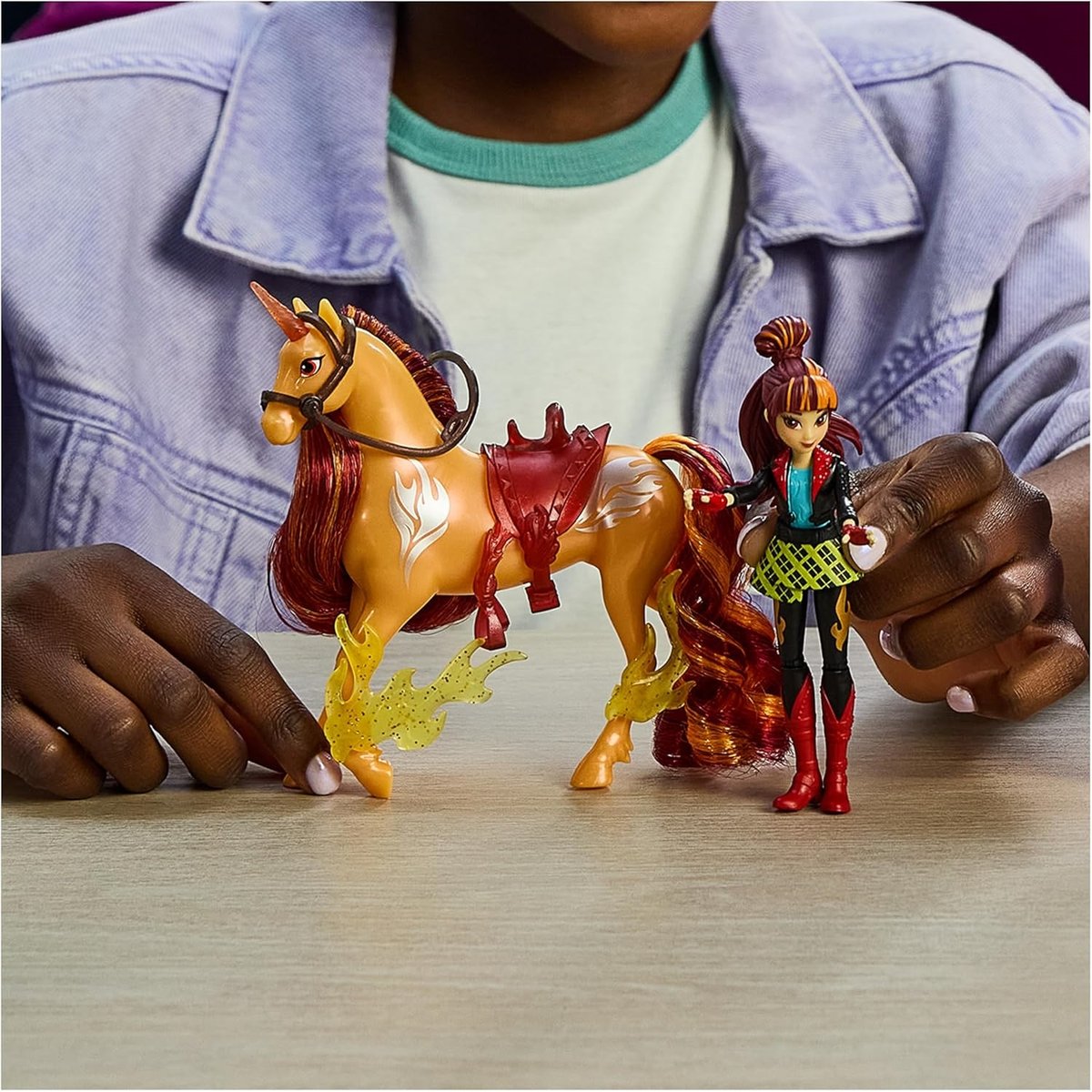 Unicorn Academy - Licorne Cinder + Poupée Valentina multicolore, SPIN MASTER