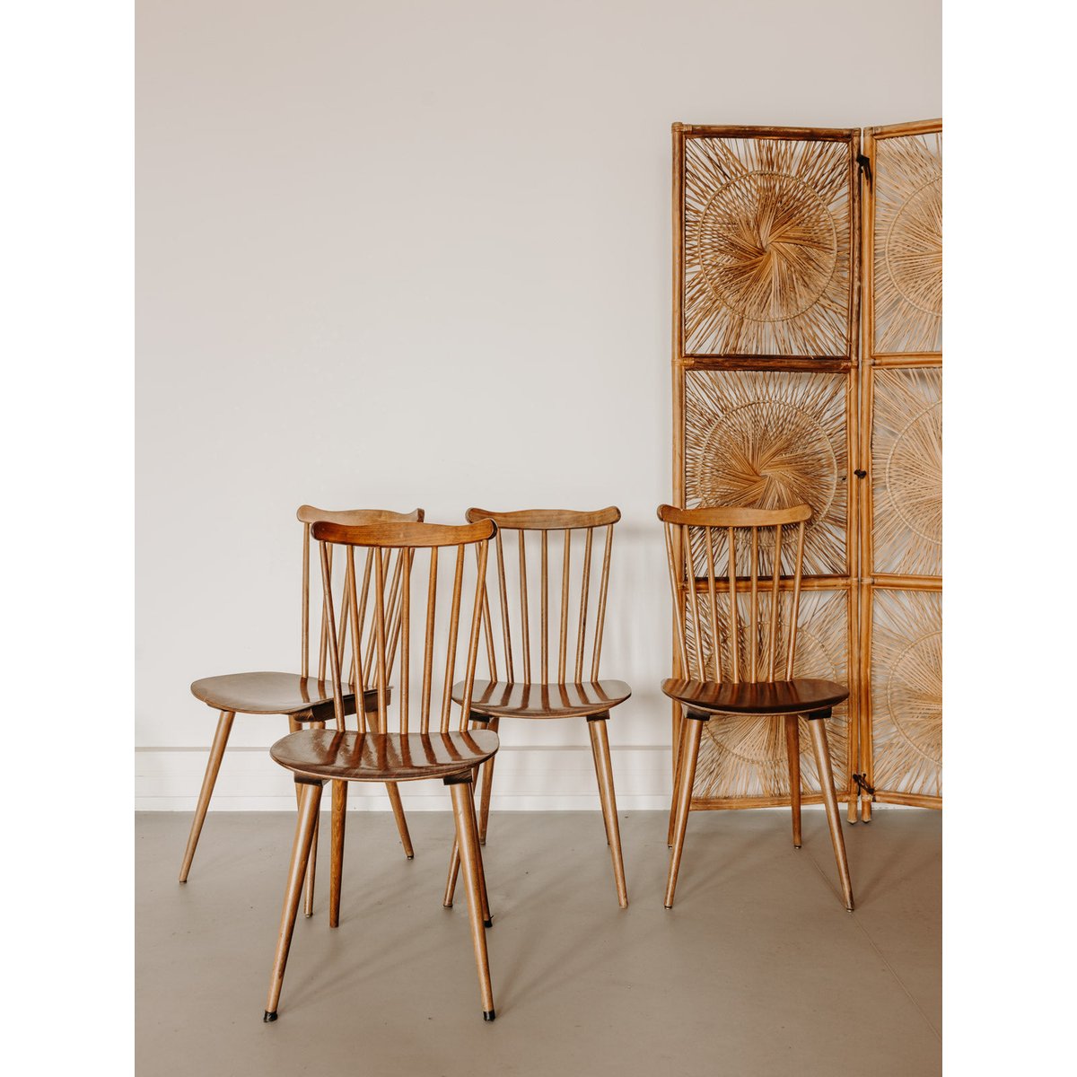 Lot de 4 chaises élégante en bois Alma N°2001 - Bon état bois foncé, DEBONGOUT