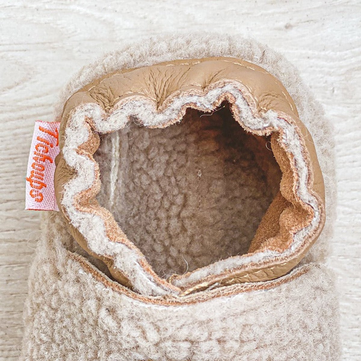 Chaussons bébé cuir souple Bouclettes beige, TICHOUPS