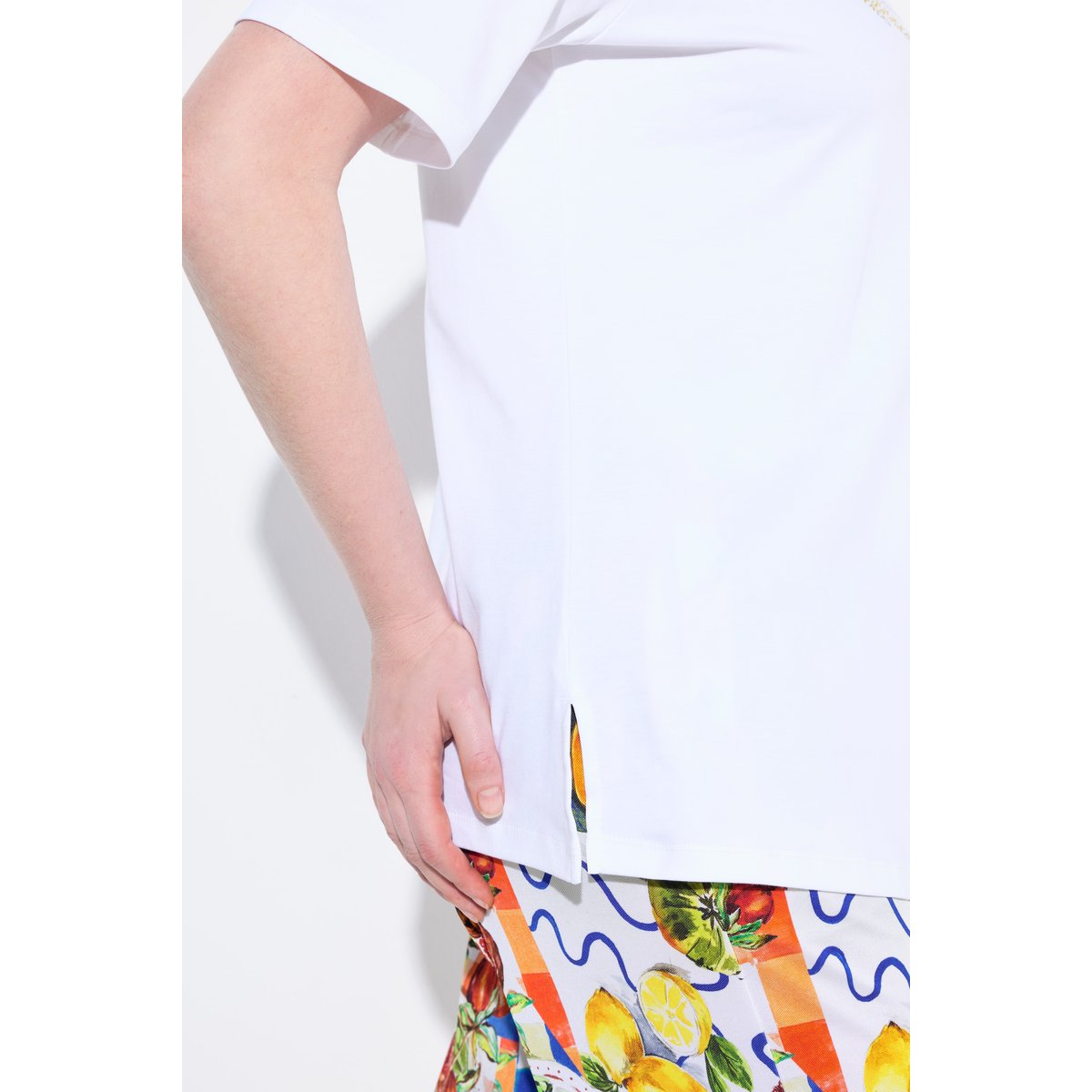 T-shirt en coton Pima. Motif citrons. Col blanc neige, ULLA POPKEN