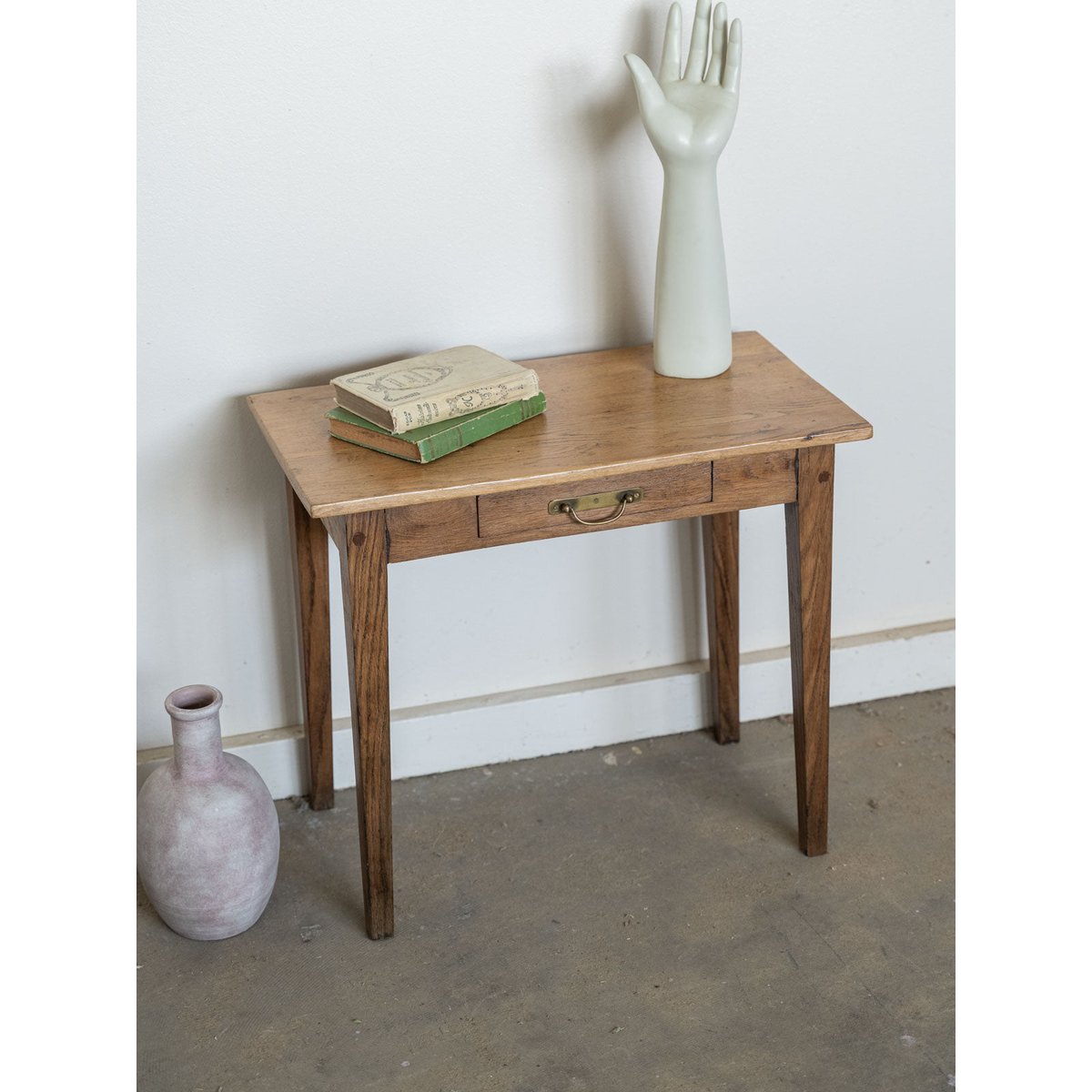 Petite table d'appoint de campagne en bois Francine N°1595 - Bon état bois foncé, DEBONGOUT
