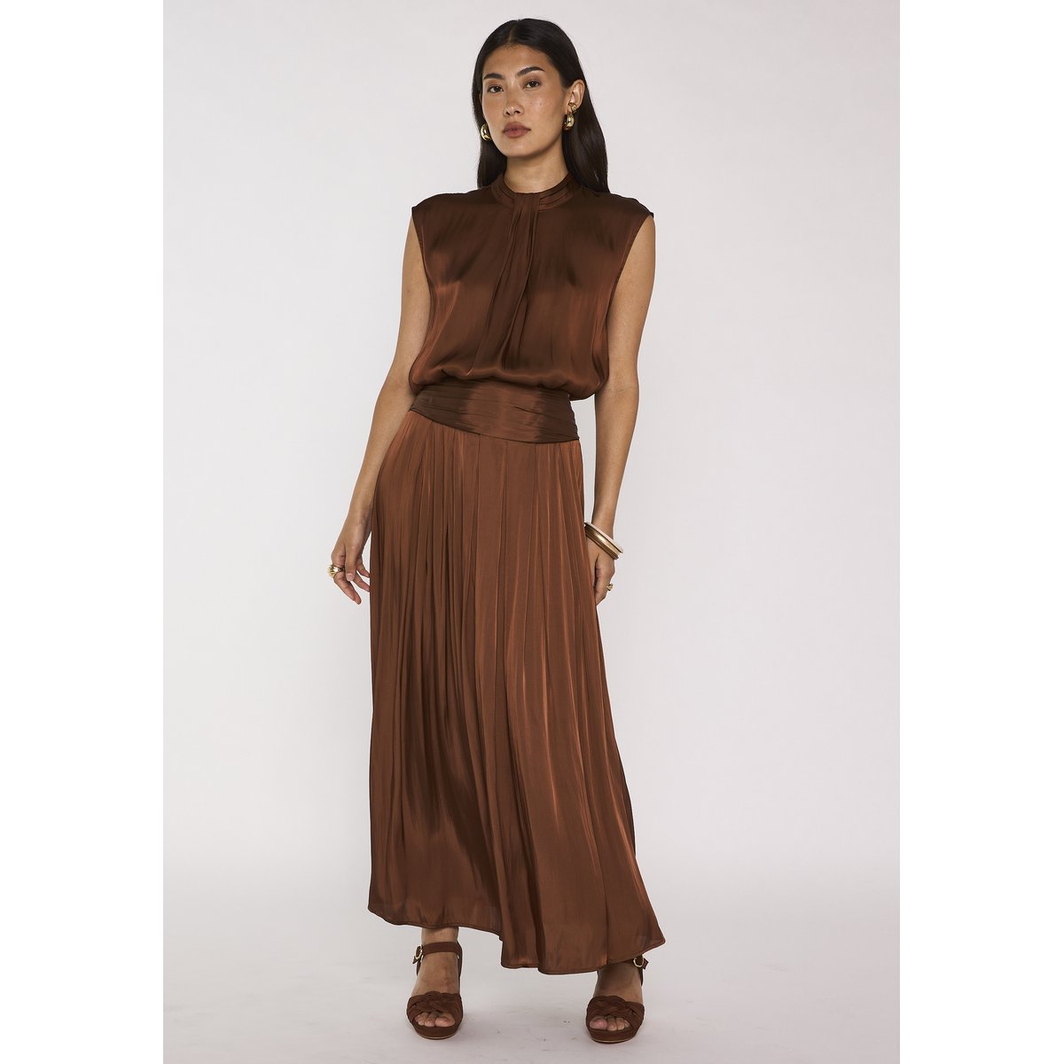 Blouse satinée sans manches MARLON caramel, Maison 123