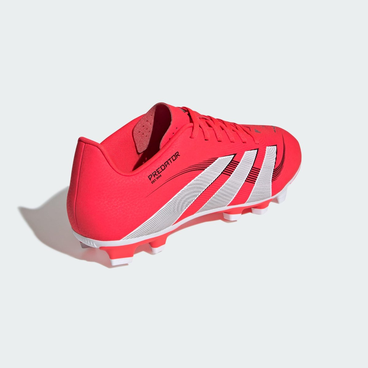 Chaussure Predator Club Terrain Souple / Multi-Surfaces Chaussure Predator Club Terrain Souple / Multi-Surfaces lucid red / cloud white / core black, adidas Performance