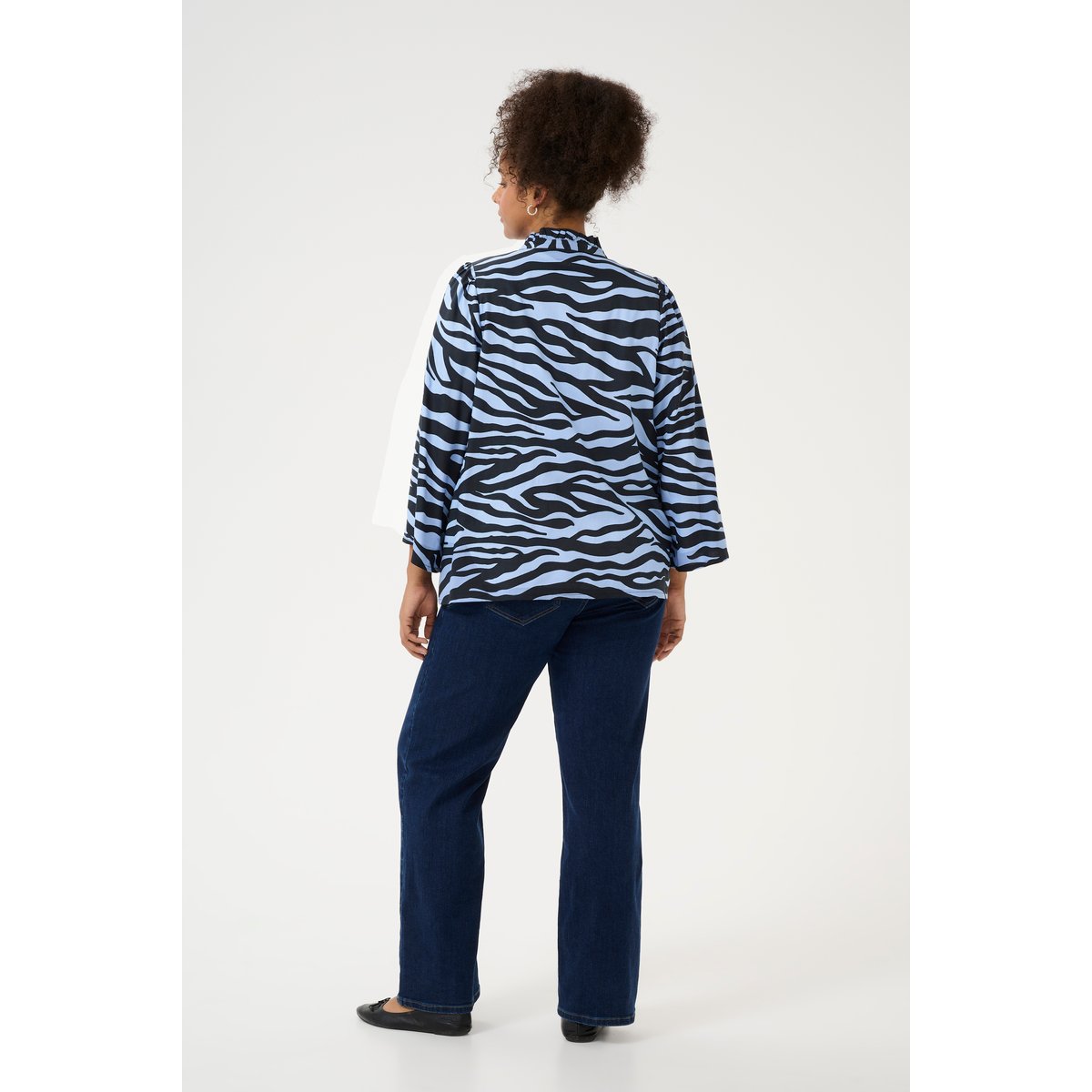 Blouse with short sleeve bleu/noir graphic, KAFFE CURVE