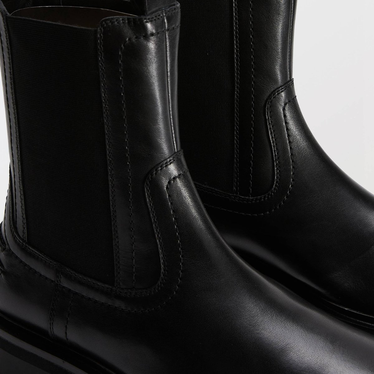 Bottines semelles crantées en cuir noir, MONOPRIX