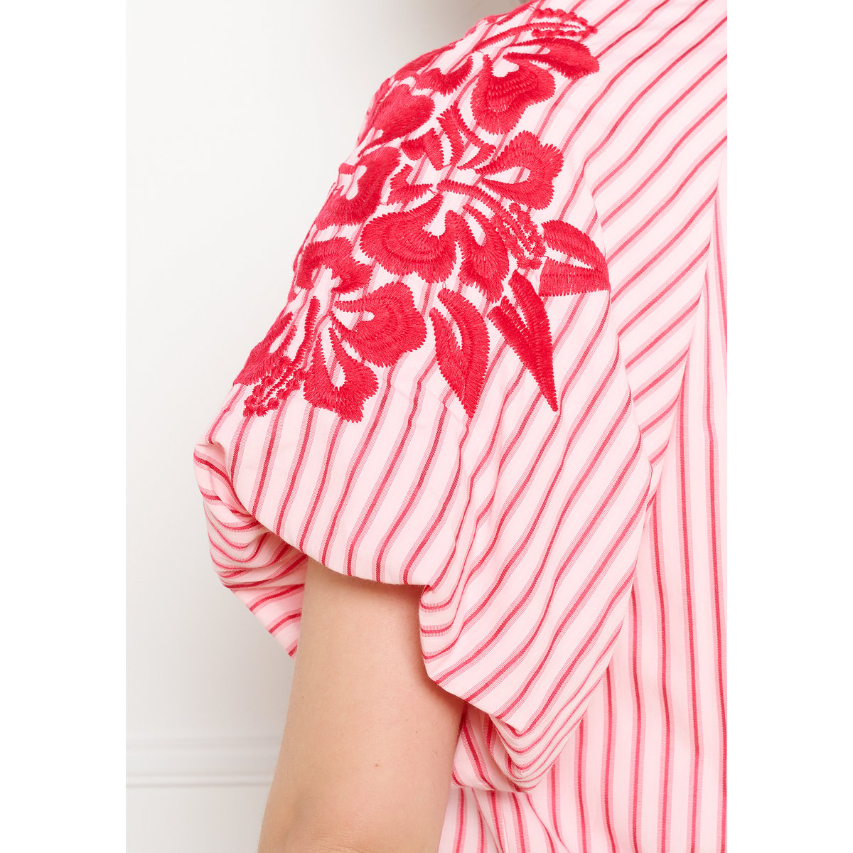 Blouse brodée volume rose clair, LOLALIZA