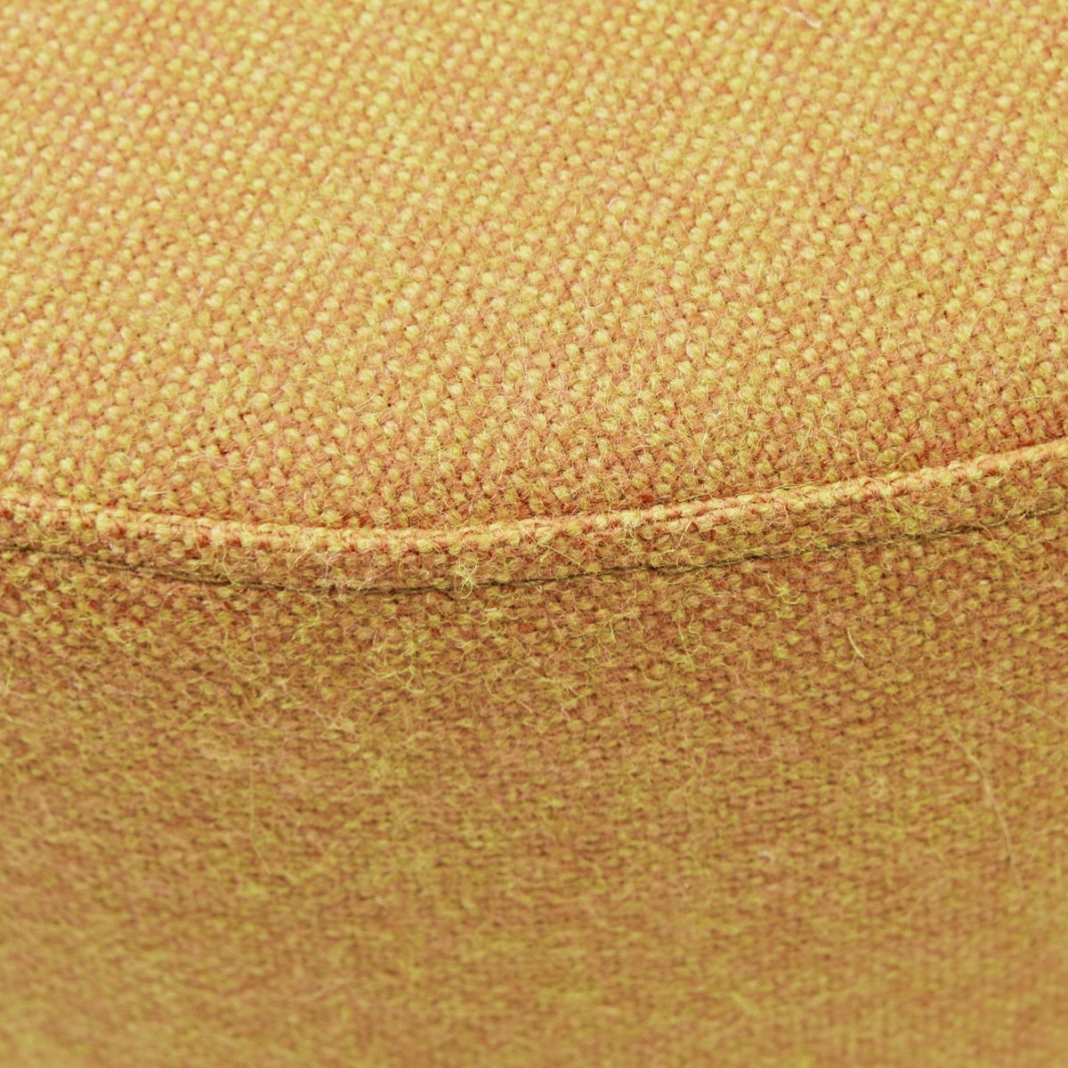 Pouf en velours lumineux POPPIE marcelo ocre jaune, MADURA