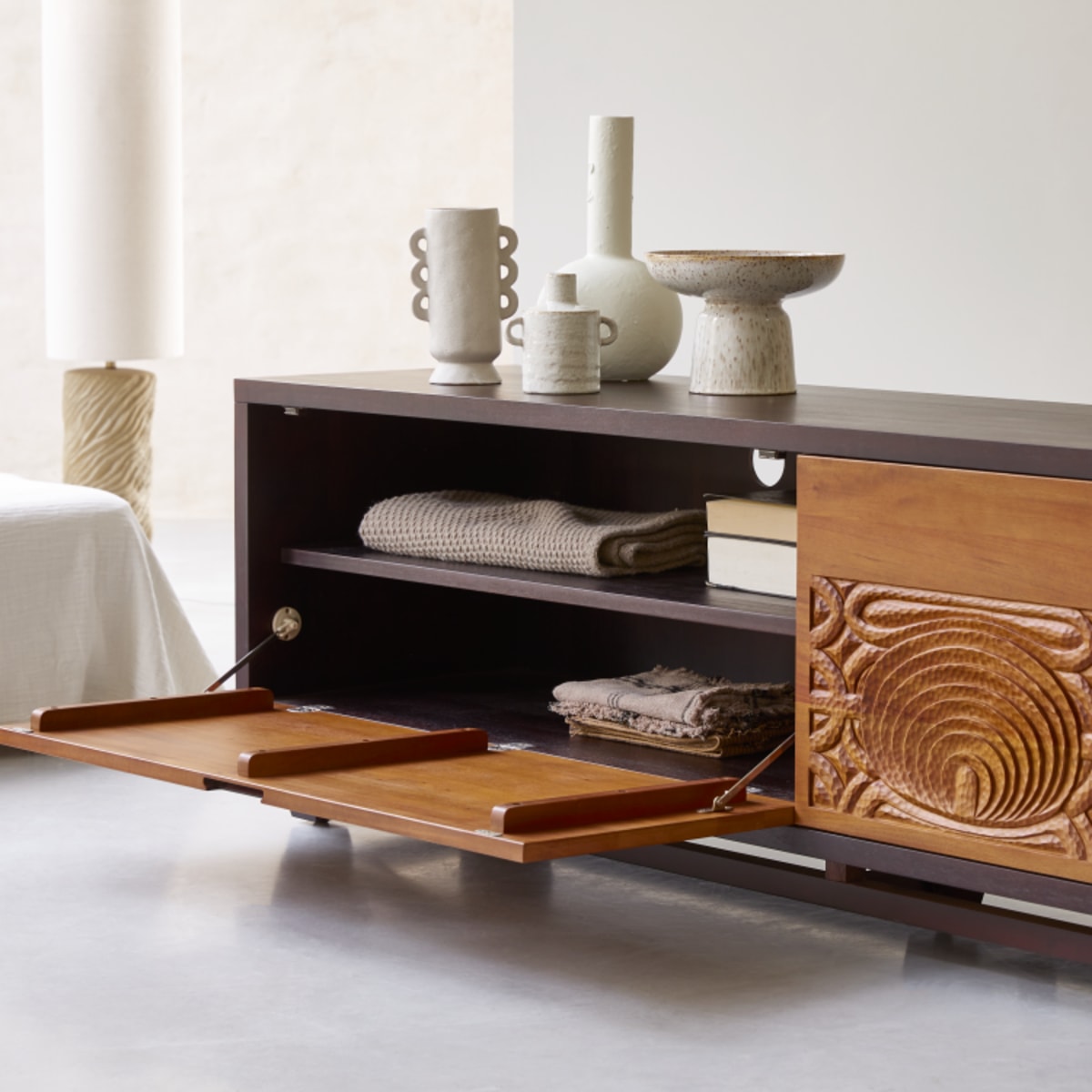 Meuble Hi-FI, TV en Acajou massif, FRIDA marron foncé, TIKAMOON