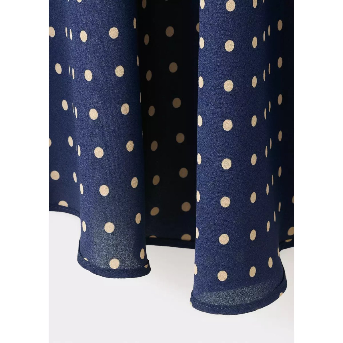 Jupe à pois bas asymétrique bleu marine, MANGO
