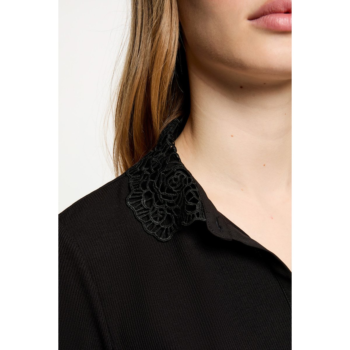 Maille légère col dentelle noir, MORGAN