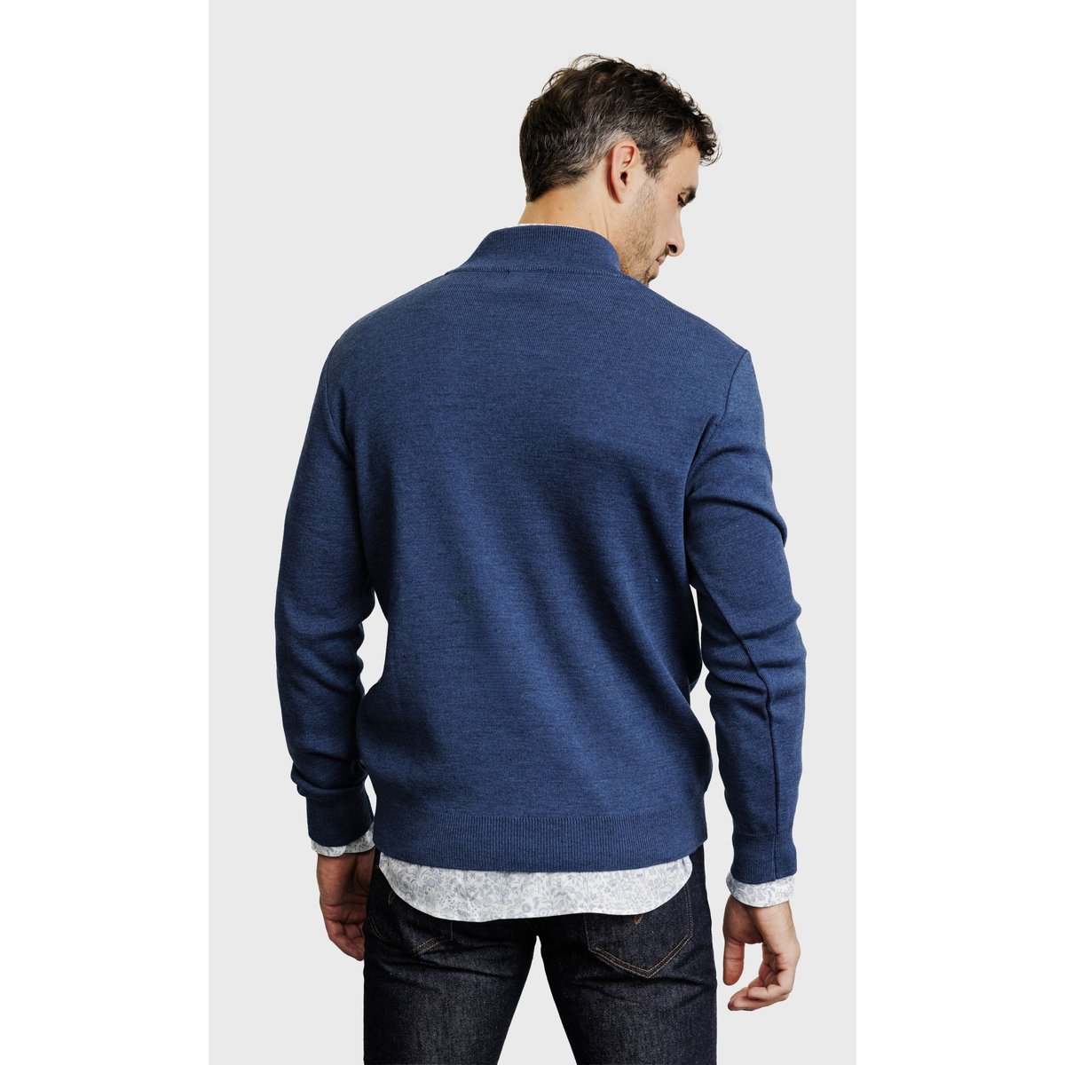 Pull col montant zippé en laine mérinos 2 fils framboise bleu, ACROSS