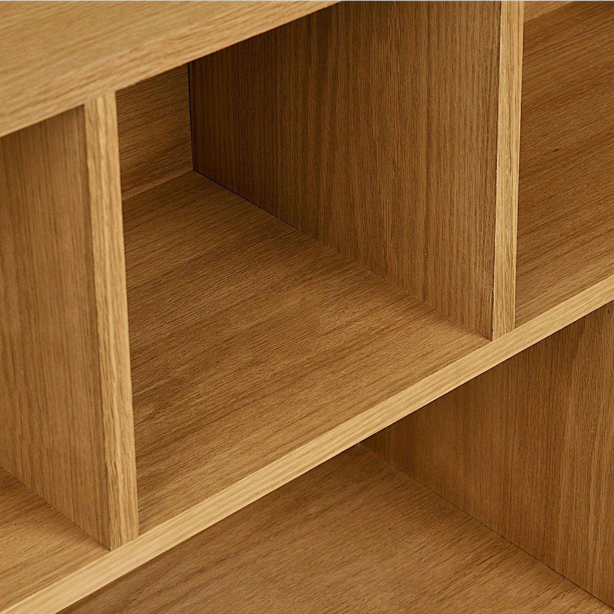 Bibliothèque étagère sur pieds en placage chêne clair 9 niches VARDE bois naturel, PIER IMPORT