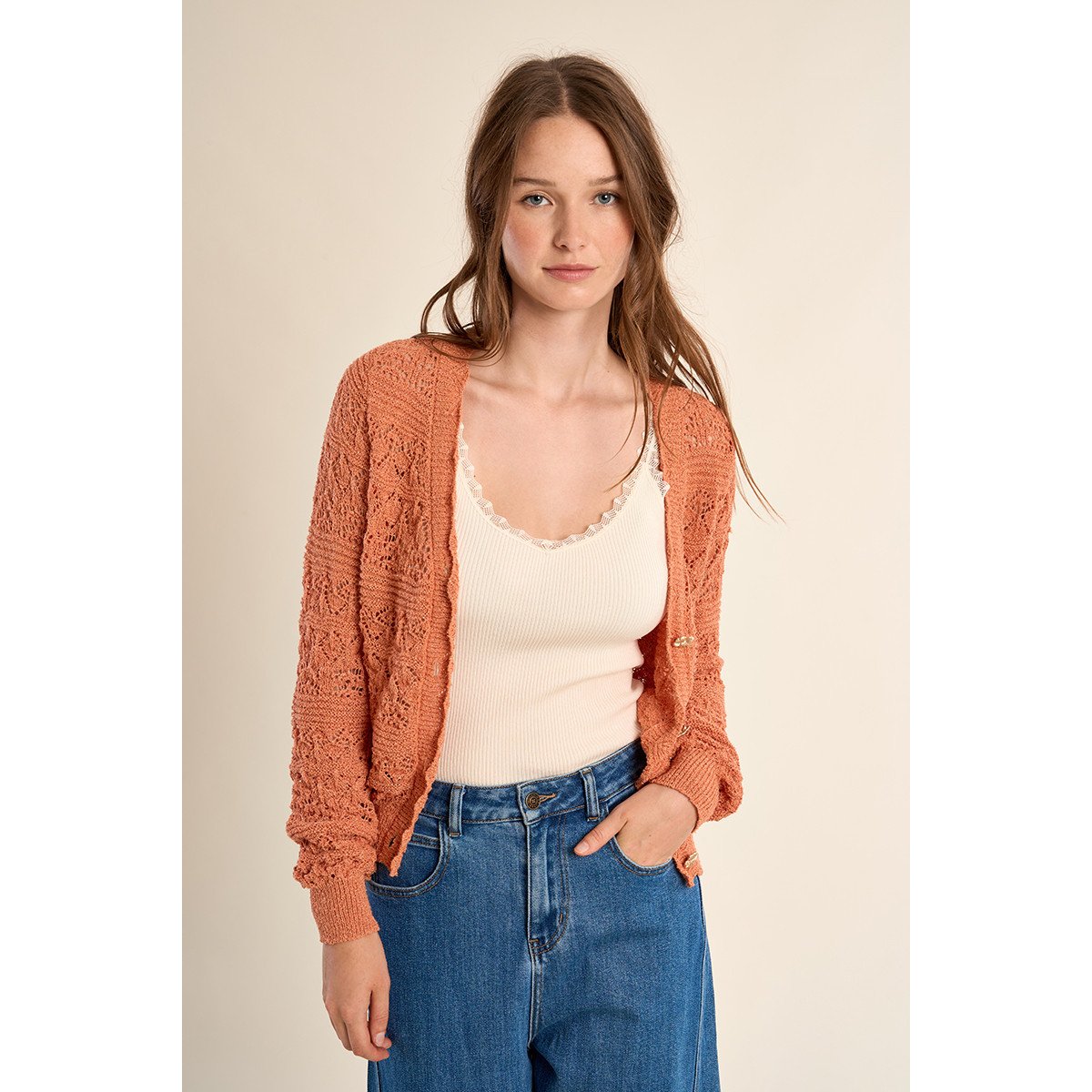 Cardigan en maille ajourée, col V apricot, MOLLY BRACKEN