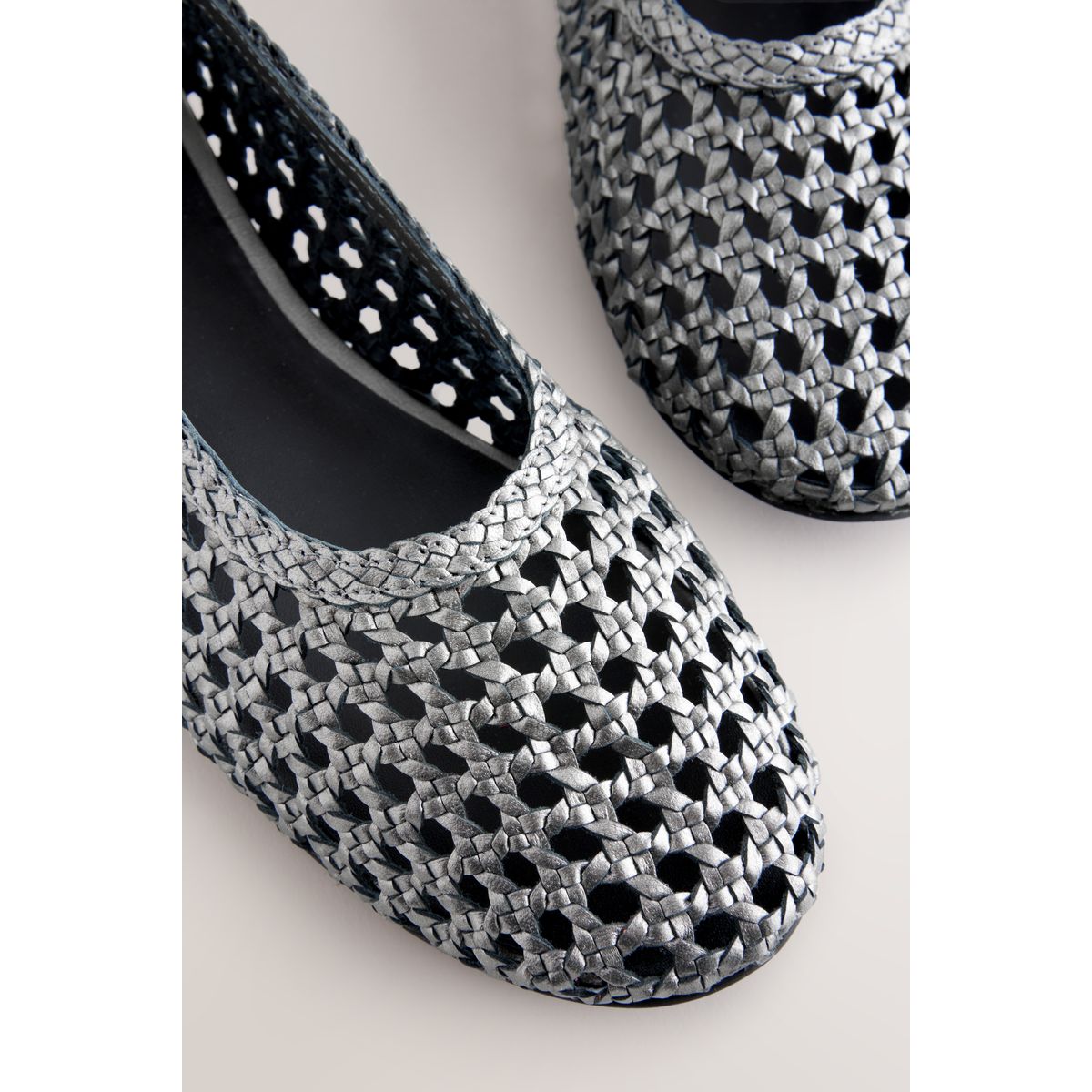 Ballerines en cuir tissé argent, NEXT