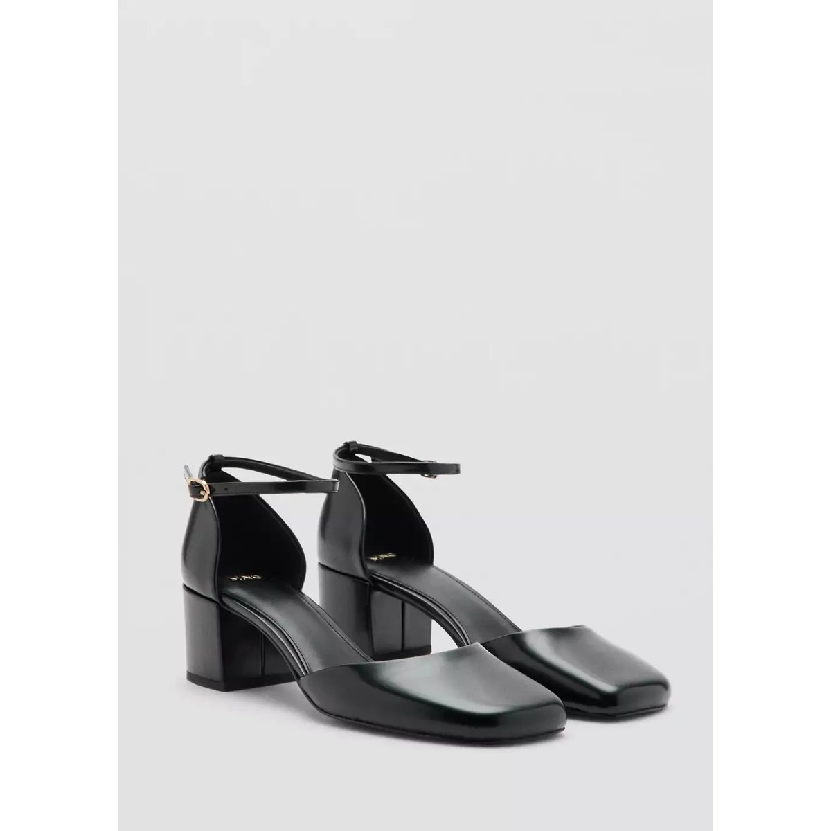 Chaussures à talon en cuir vernis noir, MANGO