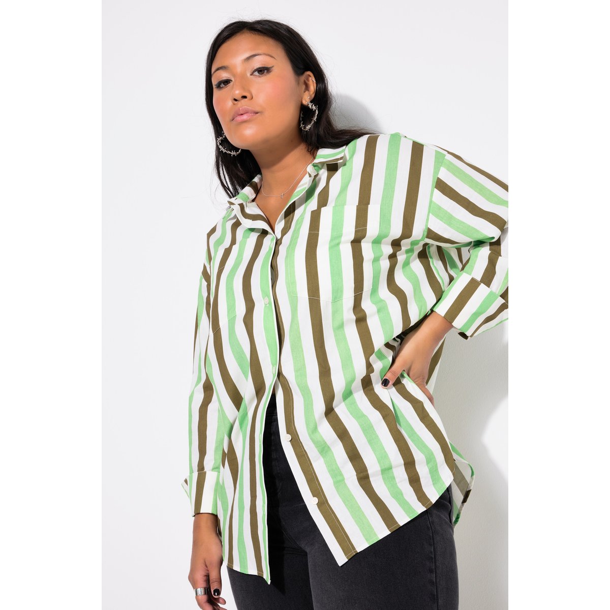 Chemisier oversize. Manches longues et motif olive foncé, STUDIO UNTOLD