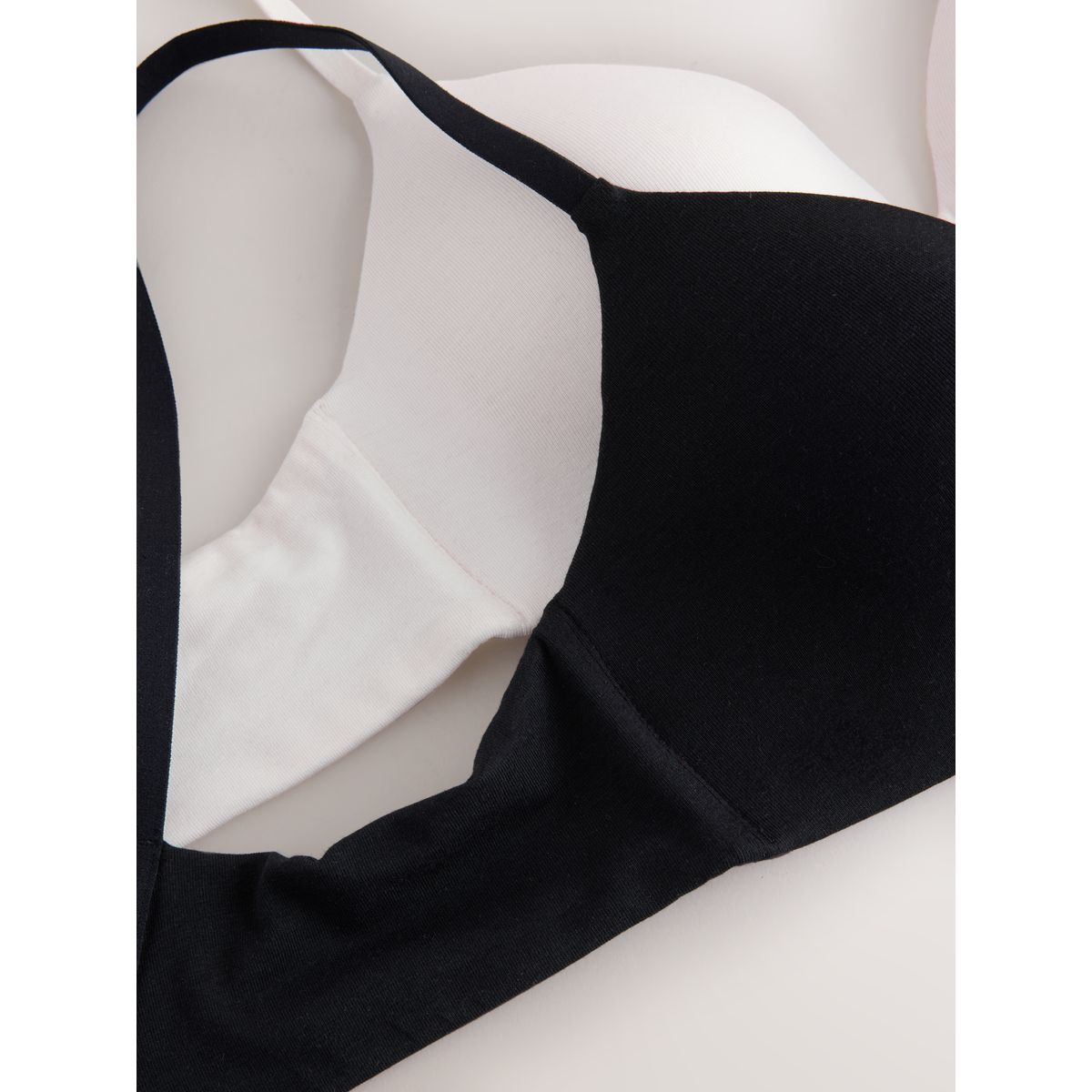 Soutien-gorge kind to skin, lot de 2 noir/crème, NEXT