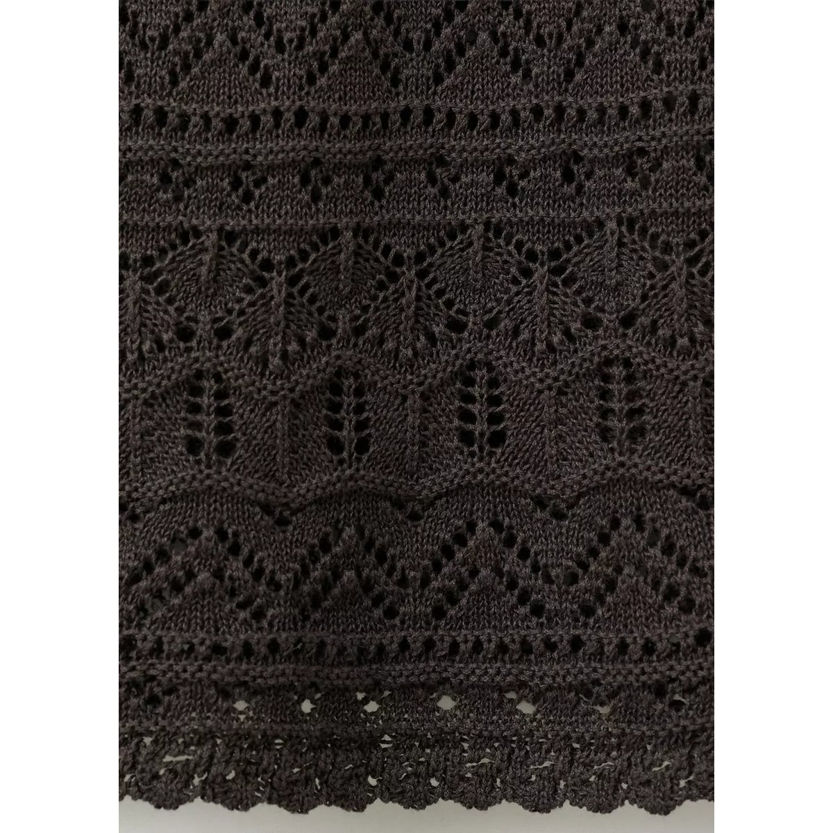 Robe en crochet à bas festonné chocolat, MANGO