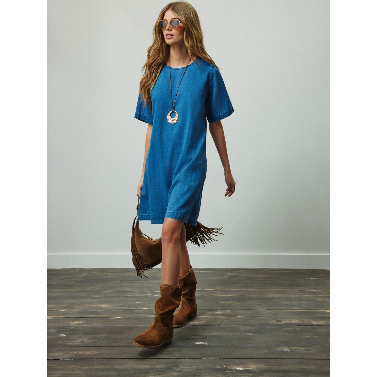 Robe t-shirt courte légère en denim bleu moyen, NEXT