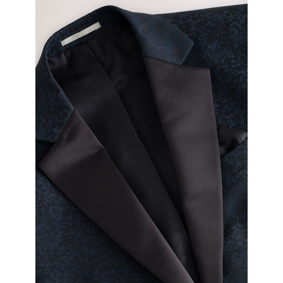 Veste de smoking slim en jacquard à motif bleu marine, NEXT