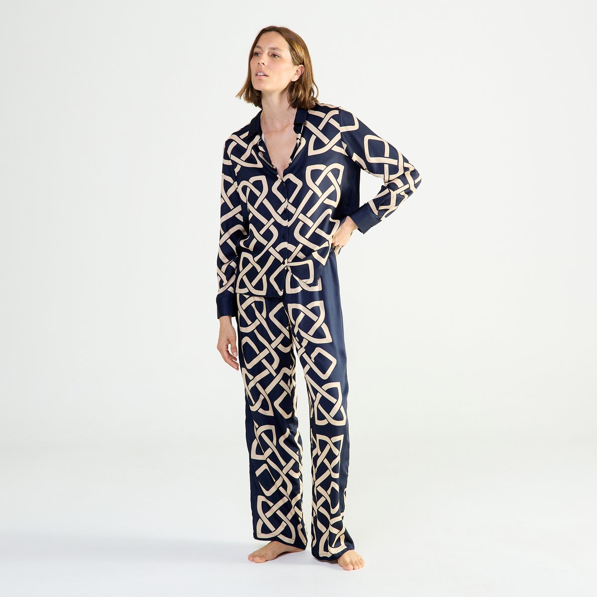 Pyjama col tailleur en satin de viscose ENTRELAC marine, LAURENCE TAVERNIER