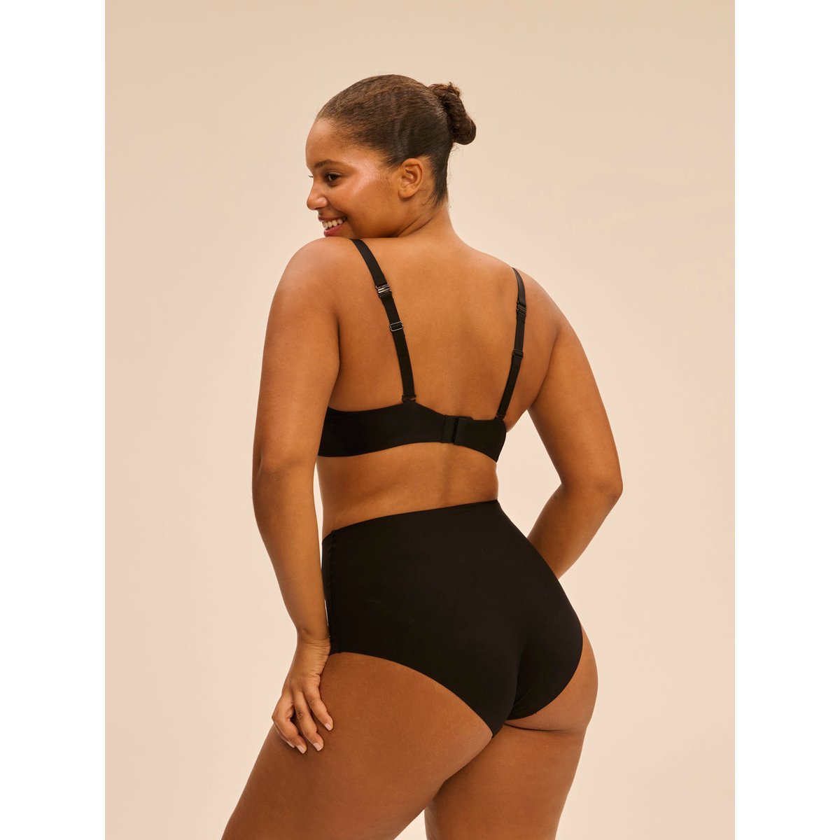 Soutien-gorge emboitant multi-positions sans couture, ESSENTIEL noir, SIMONE PERELE