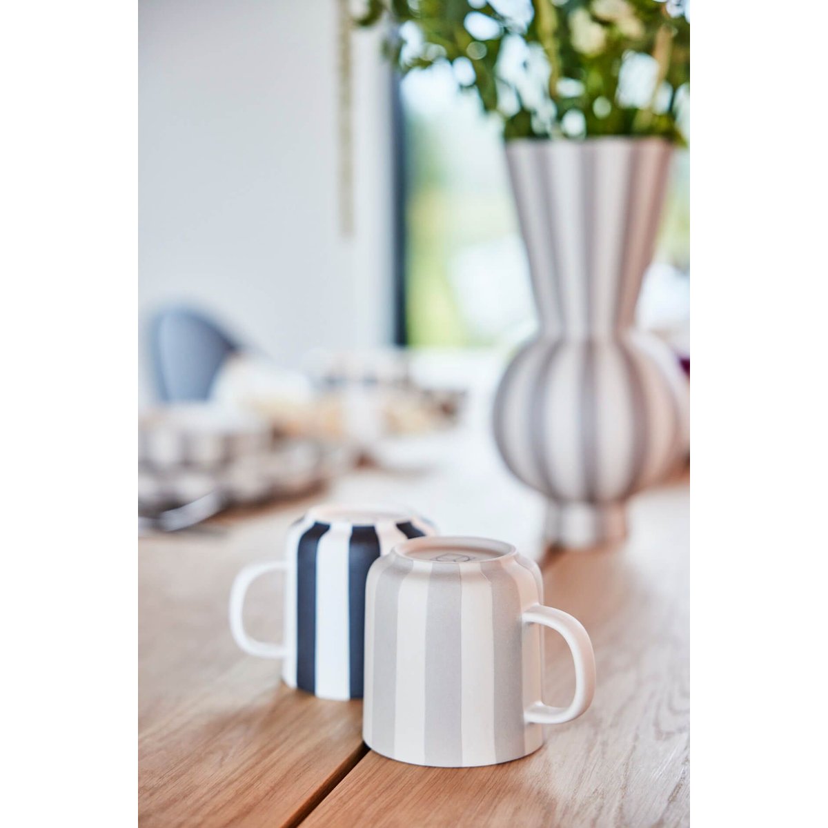 Tasse en grès à rayures LIVING noir, OYOY LIVING DESIGN