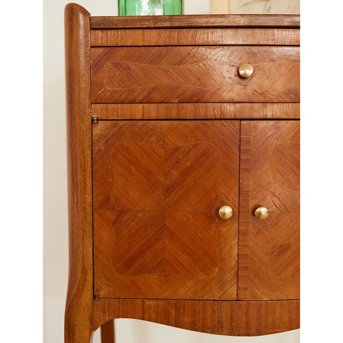 Table de chevet en bois Odile N°1622 - Bon état bois clair, DEBONGOUT