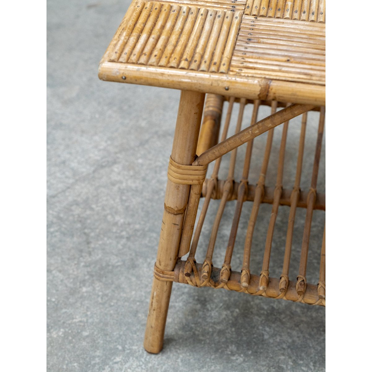 Table basse vintage en marqueterie de rotin Léonie N°1050 - Bon état naturel, DEBONGOUT