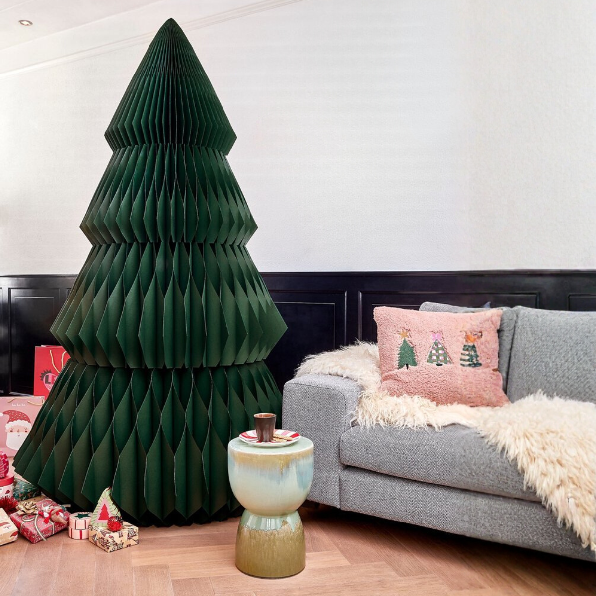 Sapin de Noël décoratif en papier H212 cm YARRAH vert foncé, MICA DECORATIONS