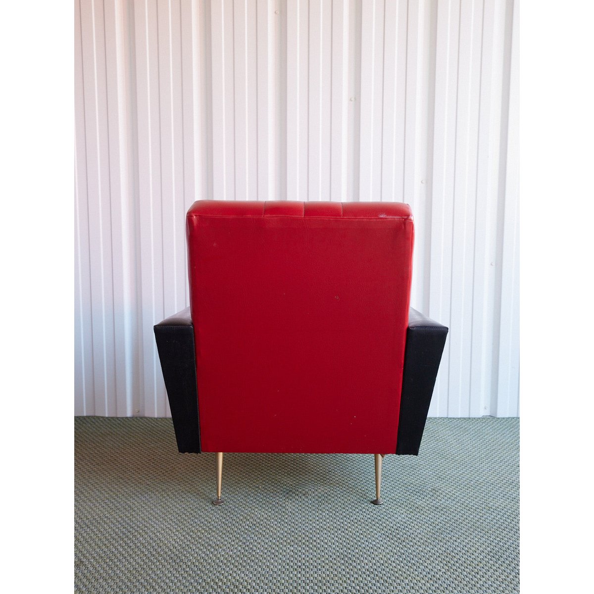 Paire de fauteuils en skaï bicolore Jakob N°1396 - Bon état rouge, DEBONGOUT