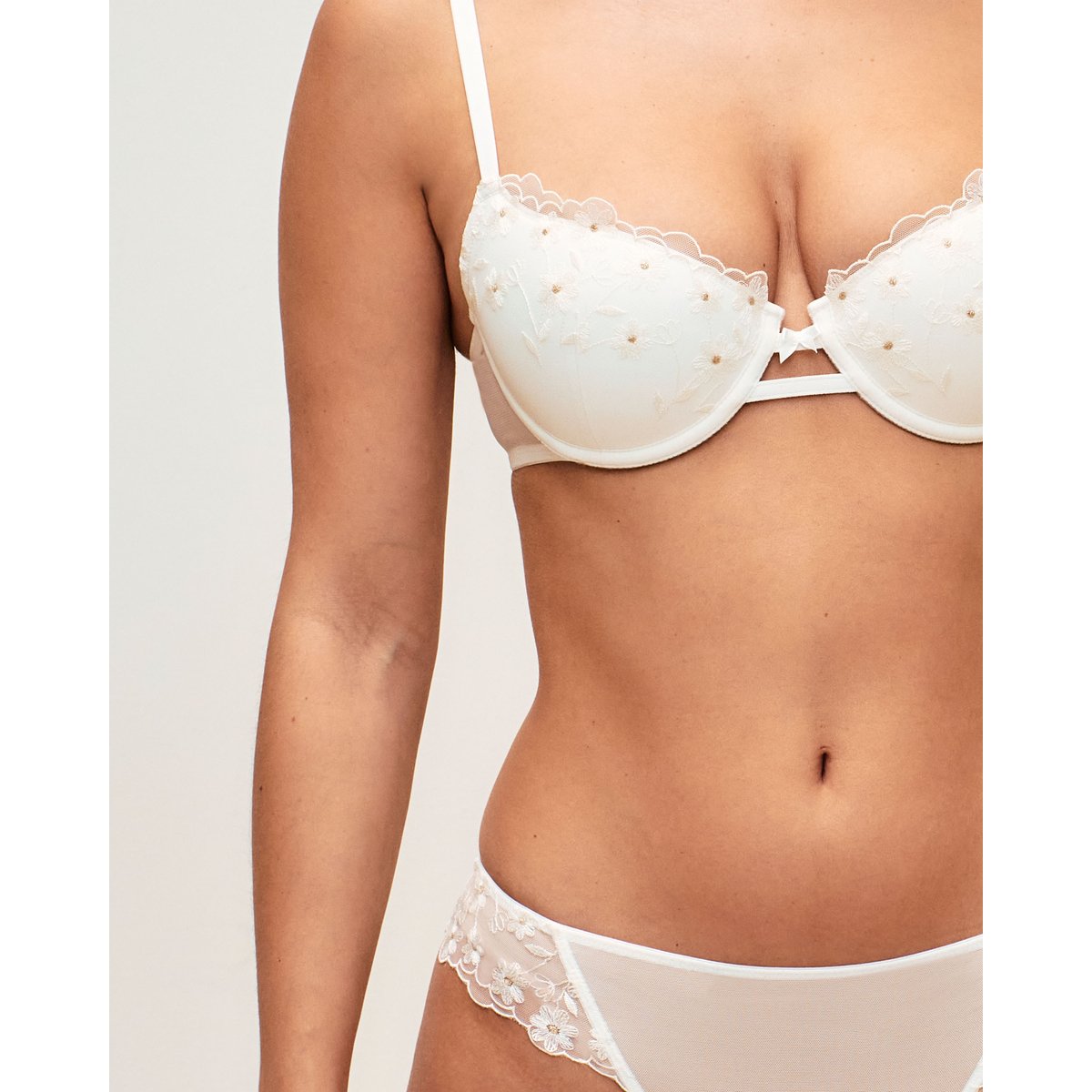 Soutien-gorge ampliforme avec broderies florales DAISYLOVIZ LUR white, UNDIZ