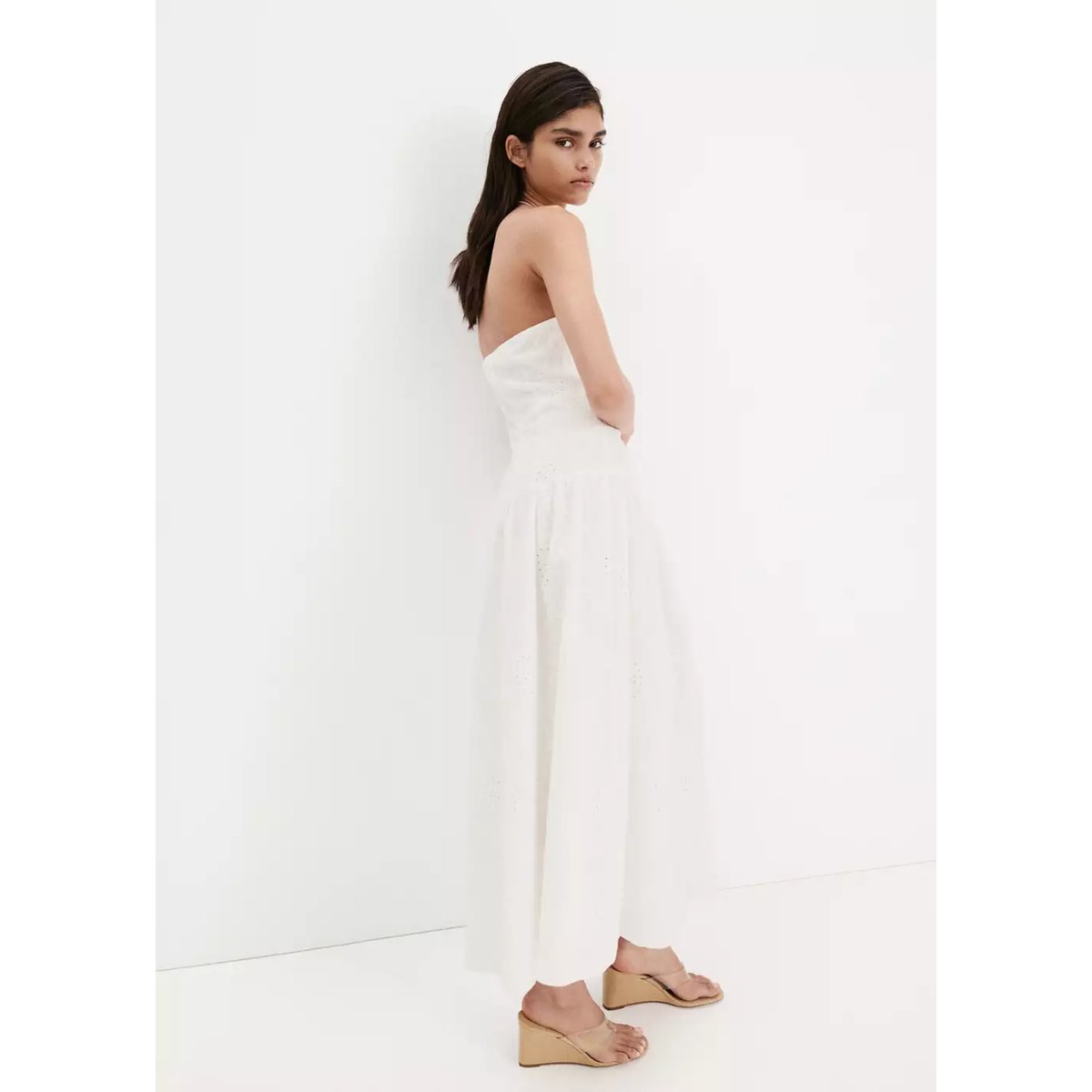 Robe halter avec broderies ajourées blanc cassé, MANGO